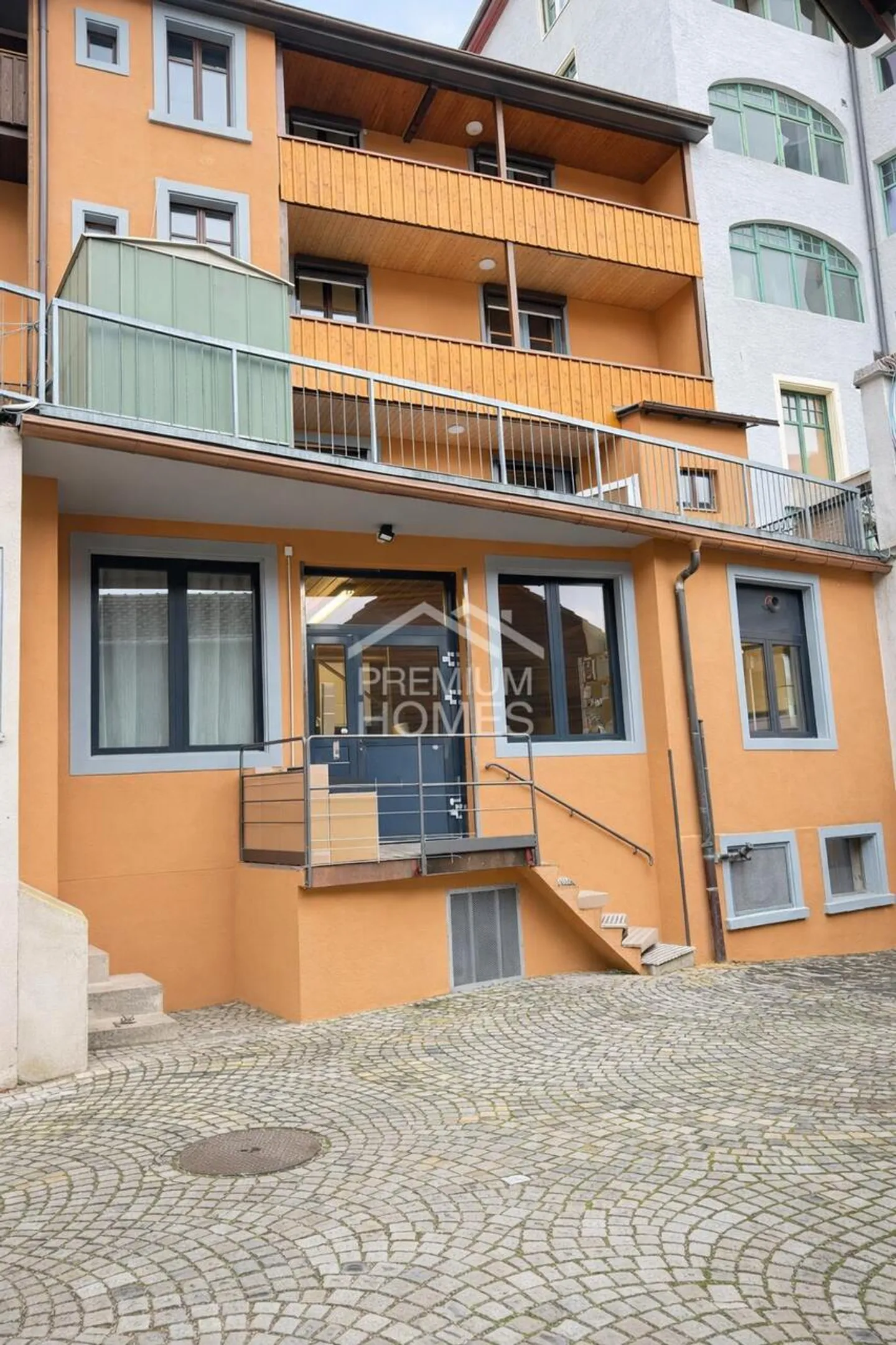 Elegantes Mischgebäude - Foto 2 von 6