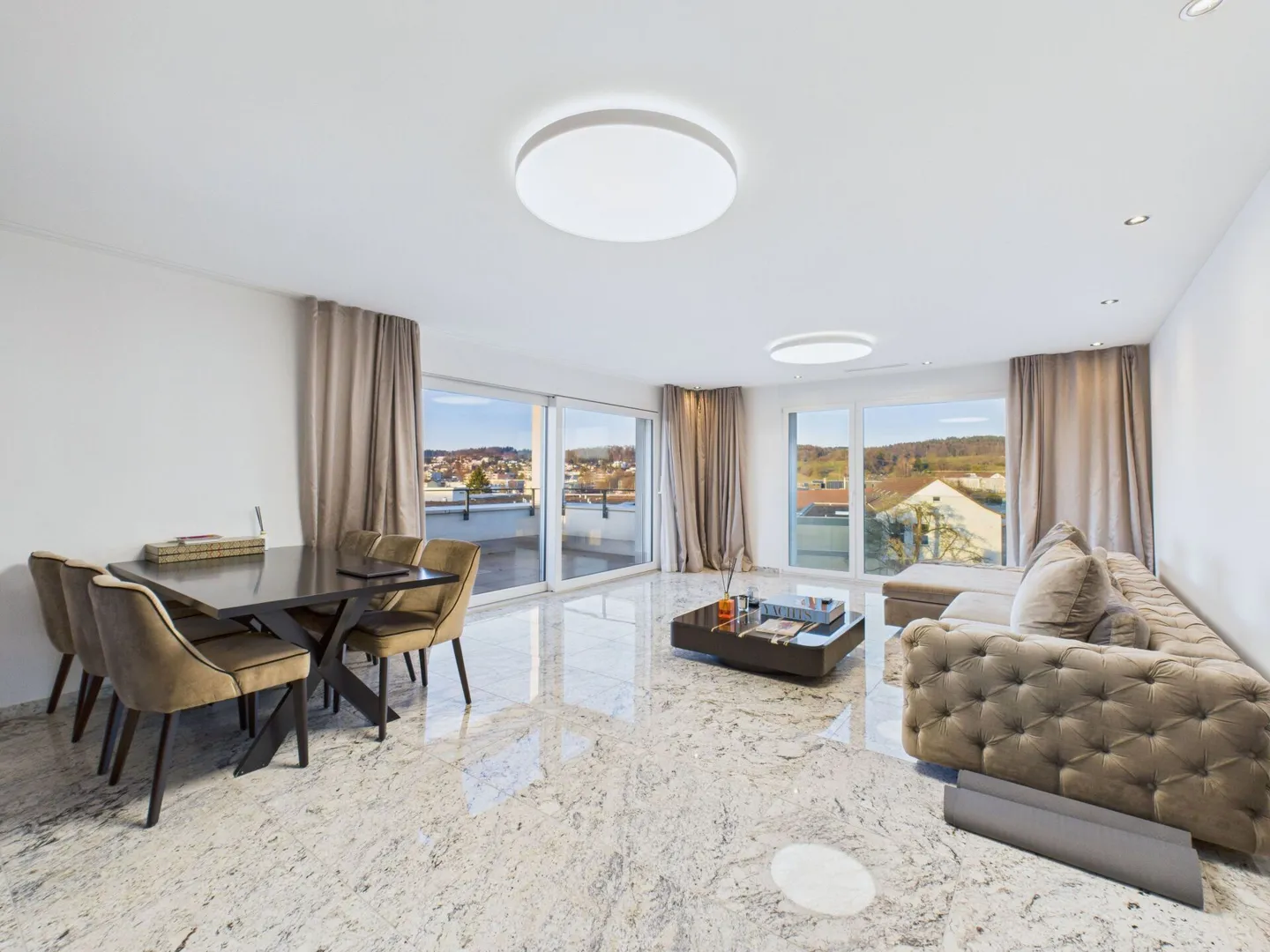 Appartement penthouse exclusif de 4,5 pièces avec un aménagement intérieur de qualité au centre de Kloten - Photo 5 sur 22