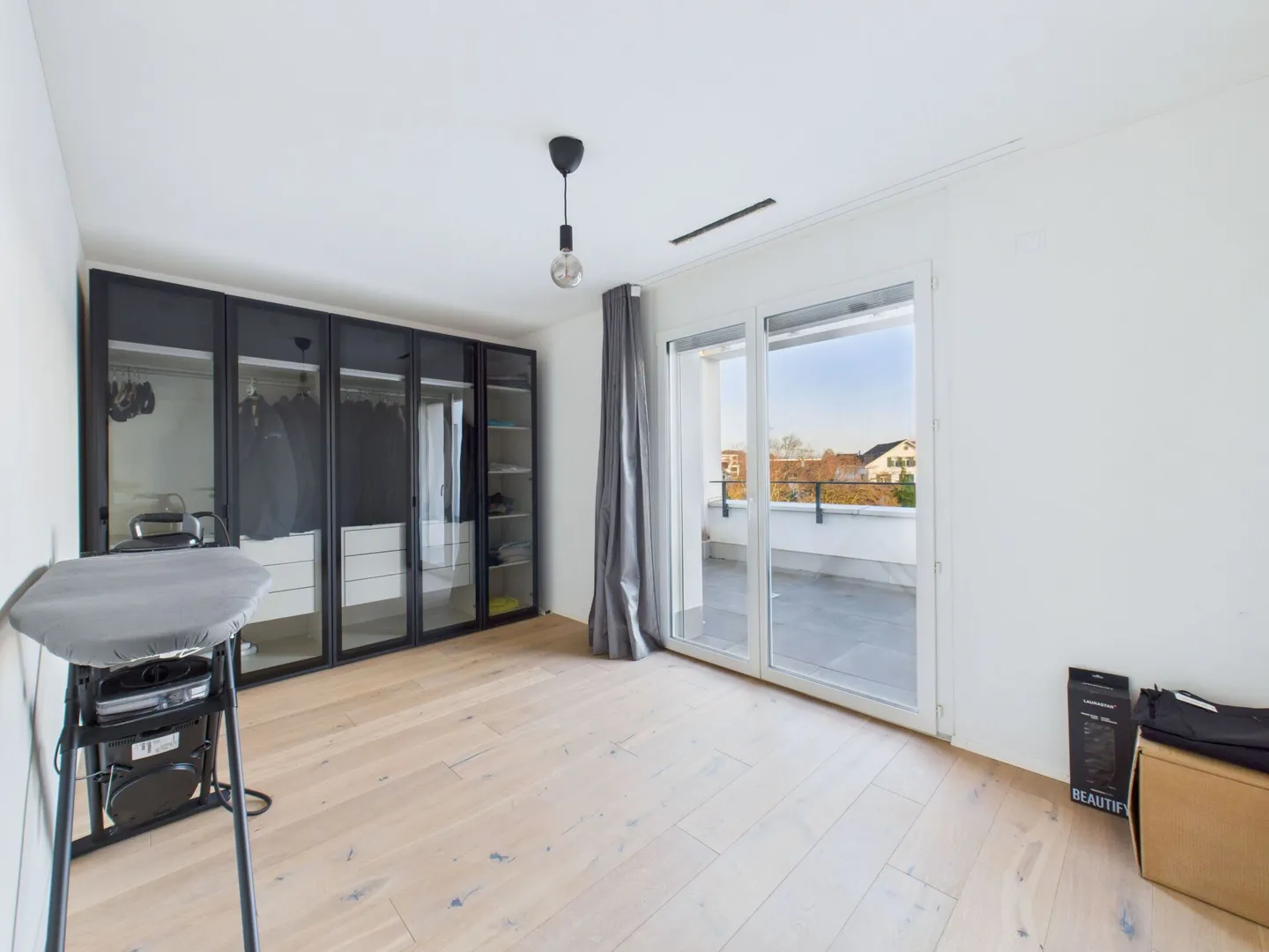 Appartement penthouse exclusif de 4,5 pièces avec un aménagement intérieur de qualité au centre de Kloten - Photo 12 sur 22