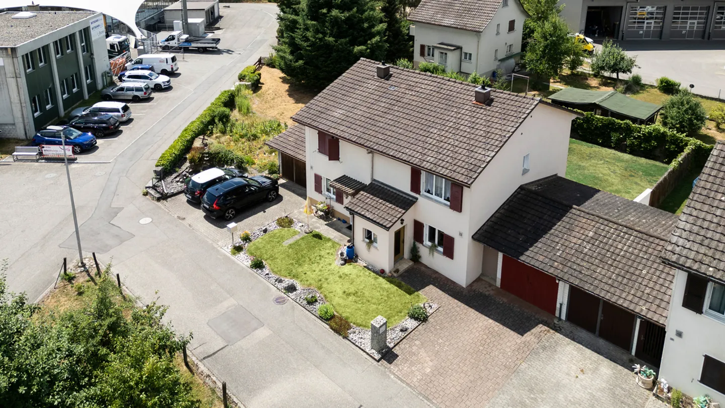 Charming Semi-Detached House with Sunny Garden - Photo 12 of 13