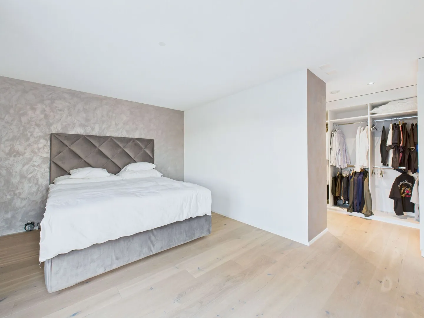 Appartement penthouse exclusif de 4,5 pièces avec un aménagement intérieur de qualité au centre de Kloten - Photo 14 sur 22