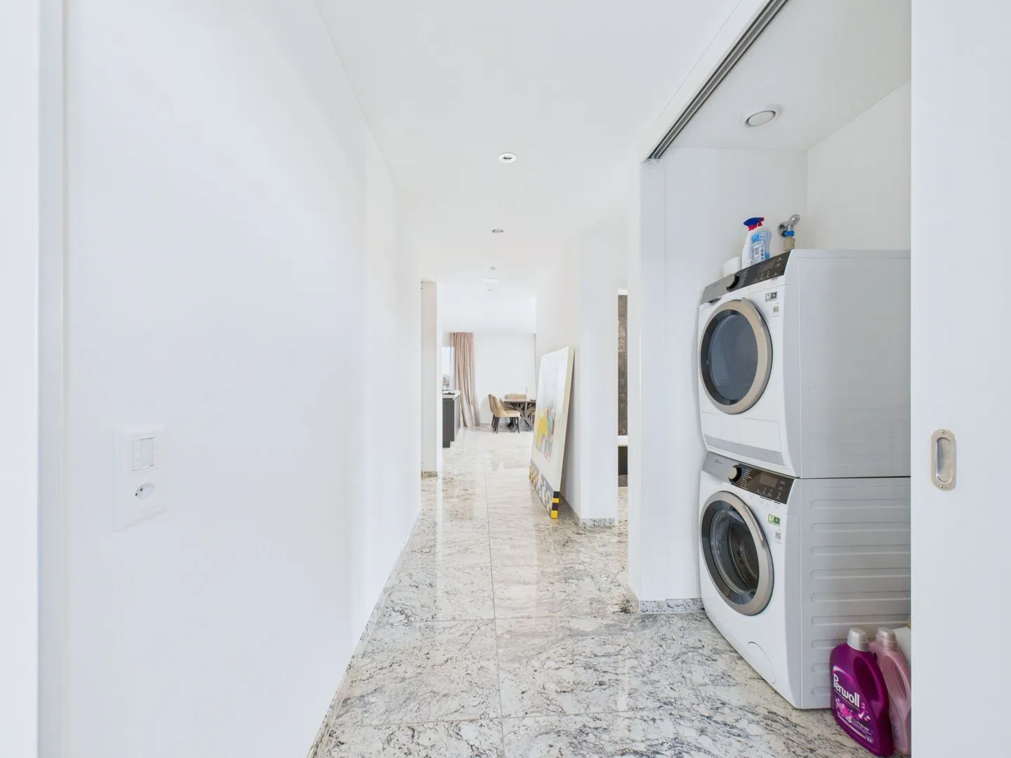 Appartement penthouse exclusif de 4,5 pièces avec un aménagement intérieur de qualité au centre de Kloten - Photo 17 sur 22