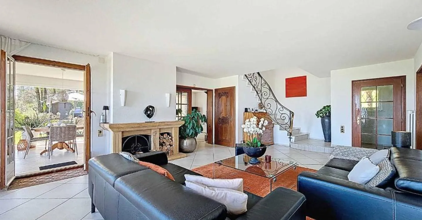 Villa di charme con vista panoramica sul lago di Neuchâtel - Foto 2 di 13