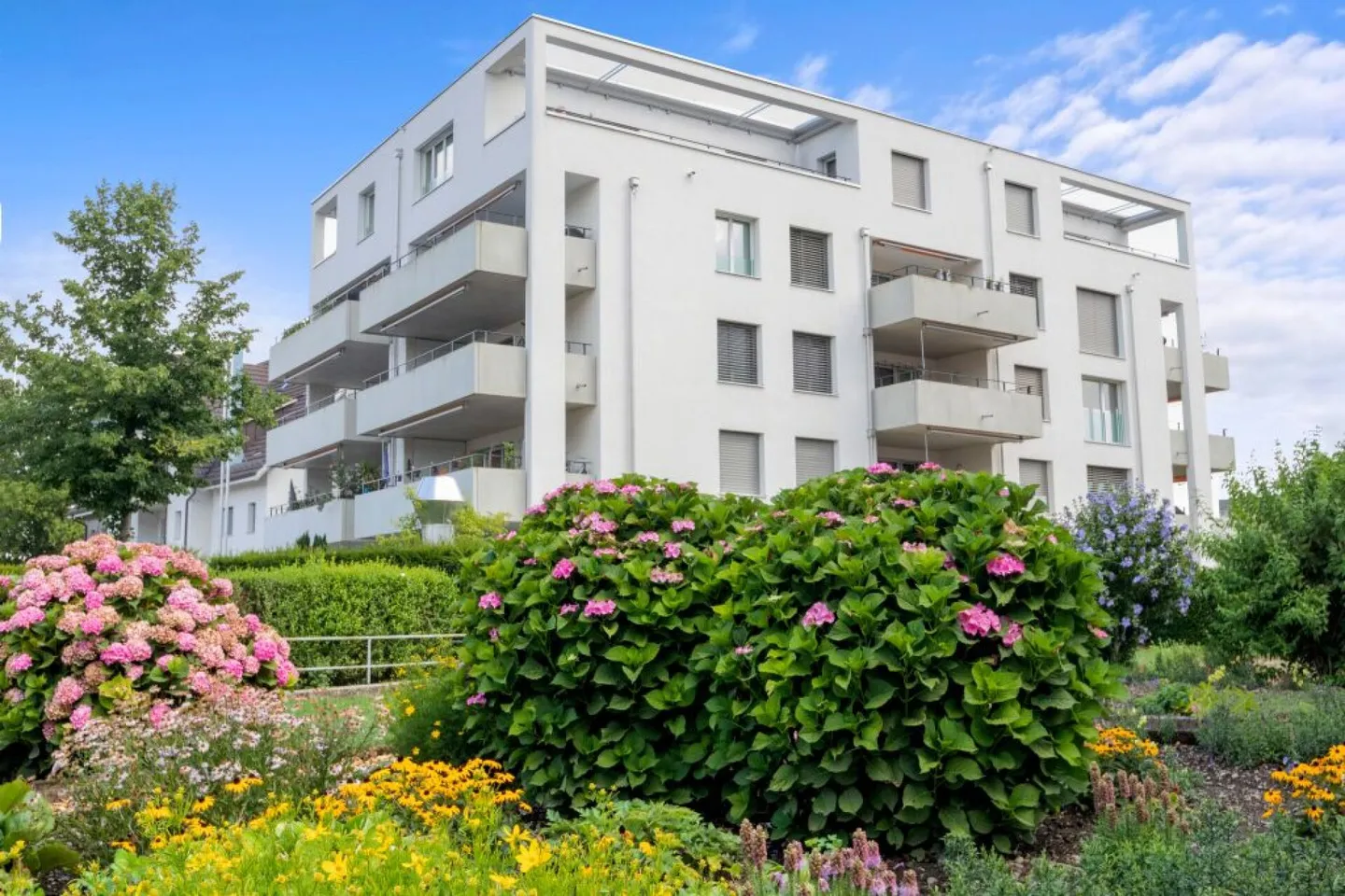 Appartement penthouse exclusif de 4,5 pièces avec un aménagement intérieur de qualité au centre de Kloten - Photo 20 sur 22