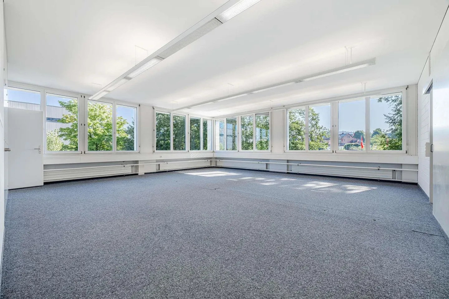 Space for Ideas: 57 m² Office Space in the Heart of Winkeln, St. Gallen - Photo 2 of 9