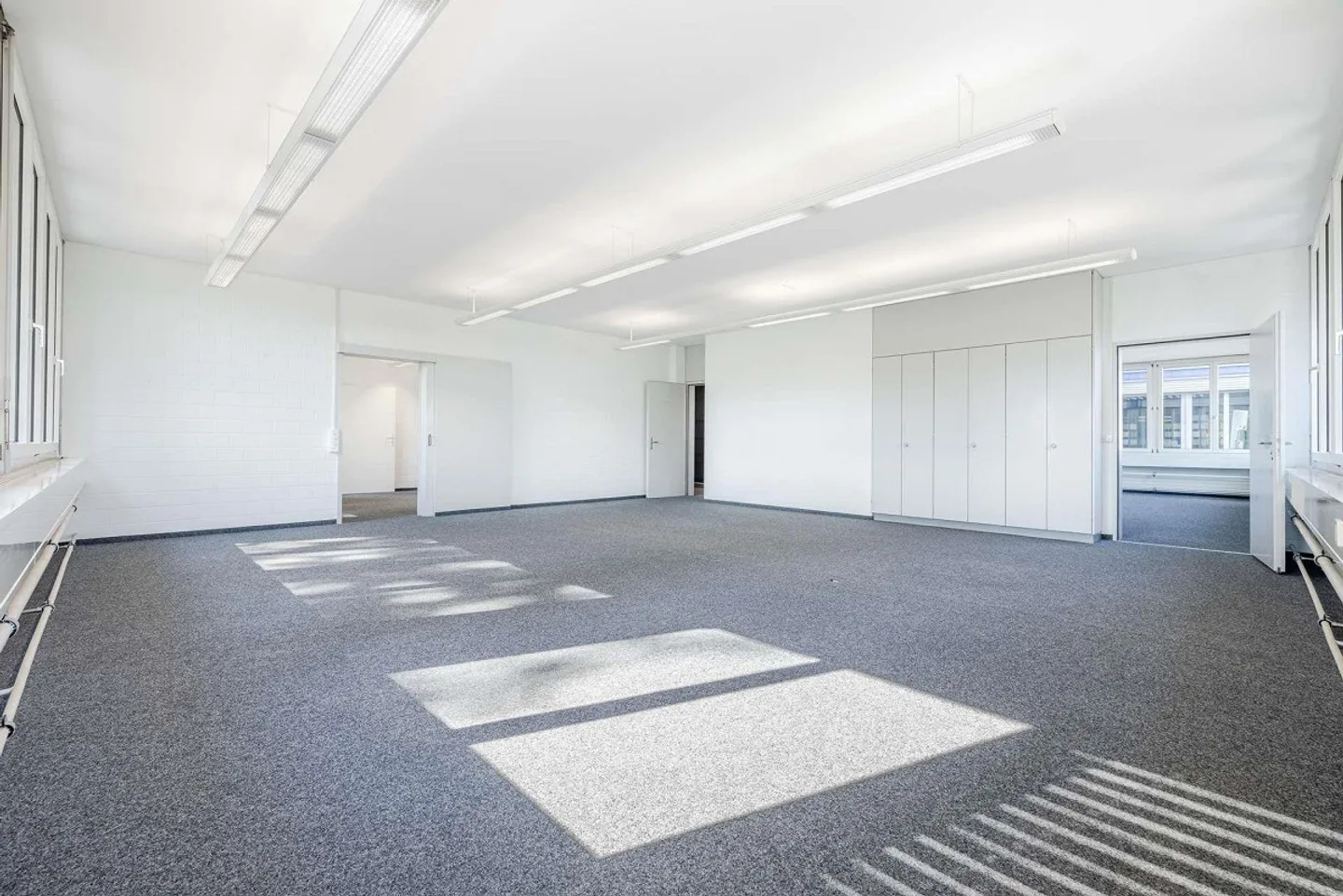 Space for Ideas: 57 m² Office Space in the Heart of Winkeln, St. Gallen - Photo 3 of 9