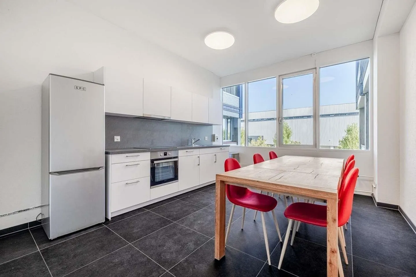 Space for Ideas: 57 m² Office Space in the Heart of Winkeln, St. Gallen - Photo 5 of 9