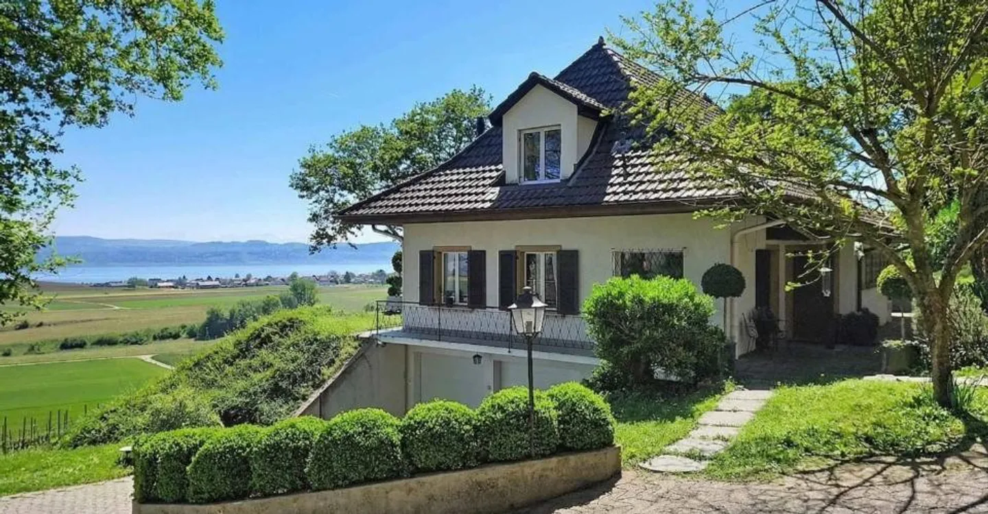 Villa di charme con vista panoramica sul lago di Neuchâtel - Foto 10 di 13