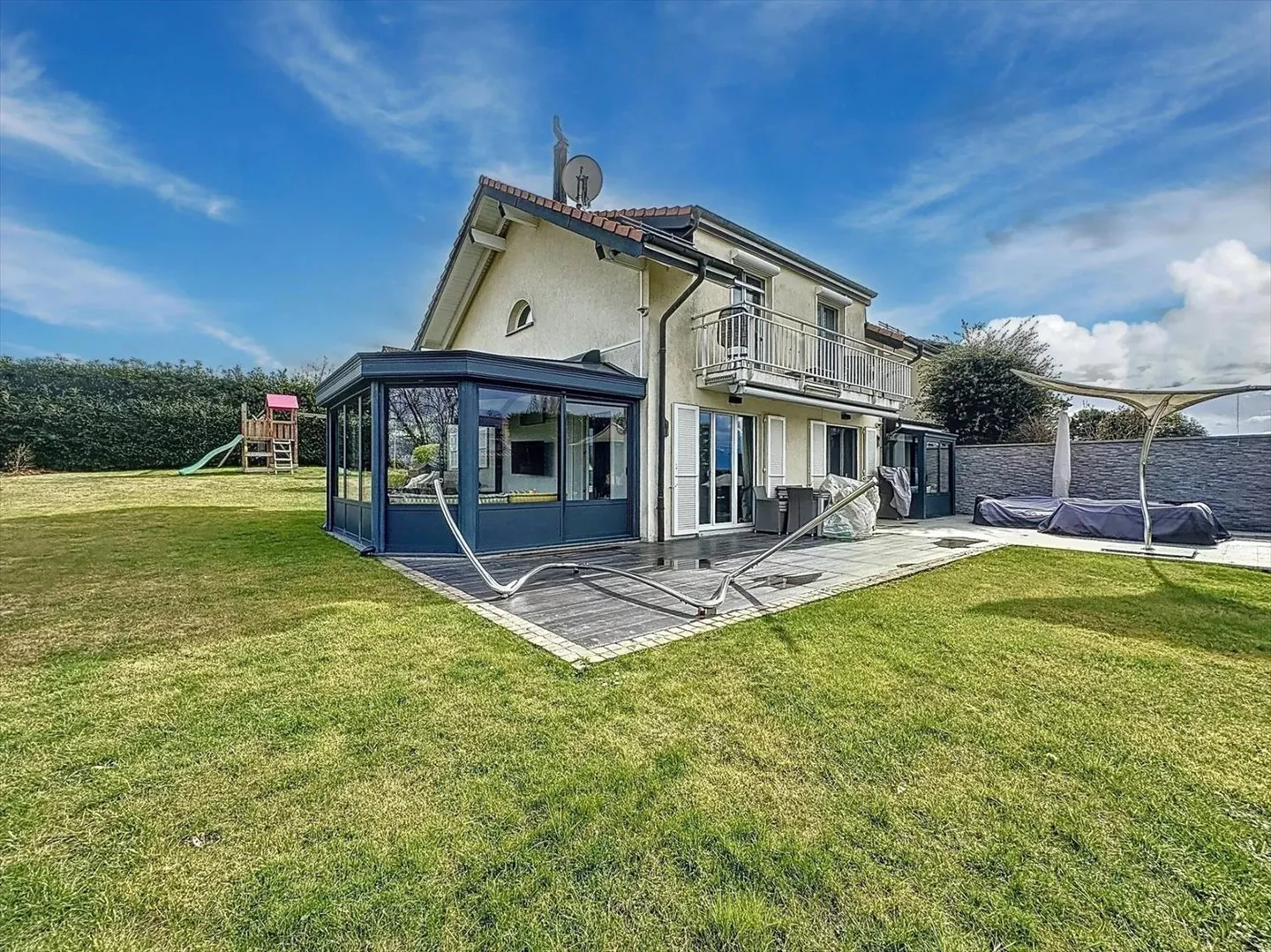 Magnifica villa a schiera con vista lago in affitto arredata o non arredata - Foto 1 di 12
