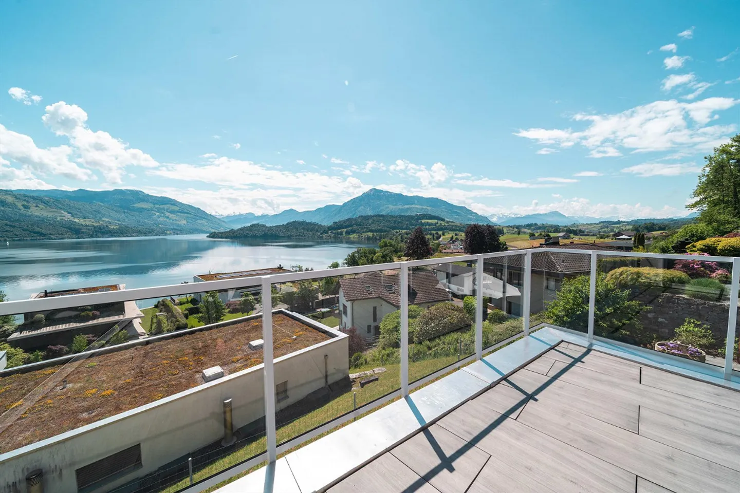 Living above Lake Zug - A home of rare value - Photo 5 of 8