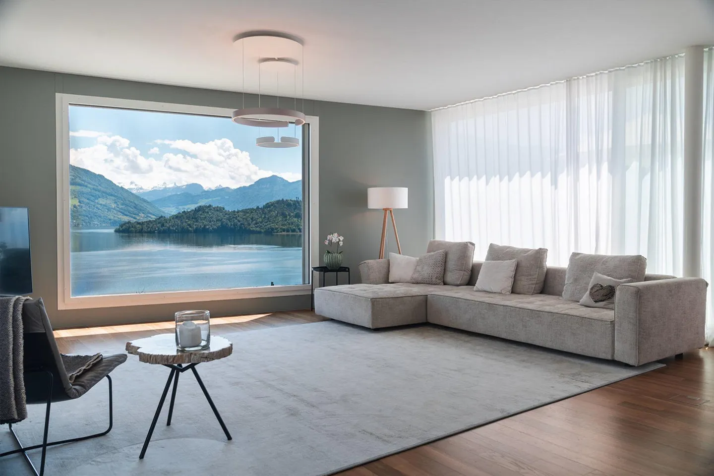 Living above Lake Zug - A home of rare value - Photo 2 of 8