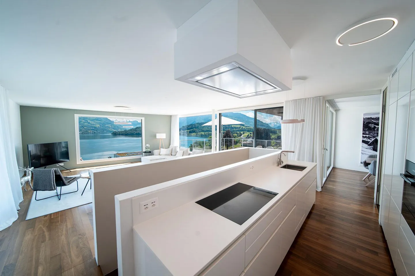 Living above Lake Zug - A home of rare value - Photo 3 of 8