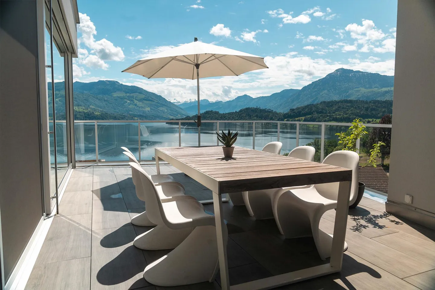 Living above Lake Zug - A home of rare value - Photo 8 of 8