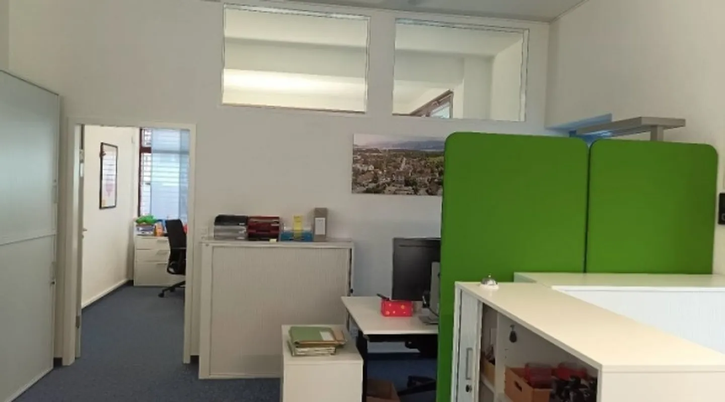 Ampio spazio commerciale in affitto a Hombrechtikon a partire da luglio 2026! - Foto 8 di 10