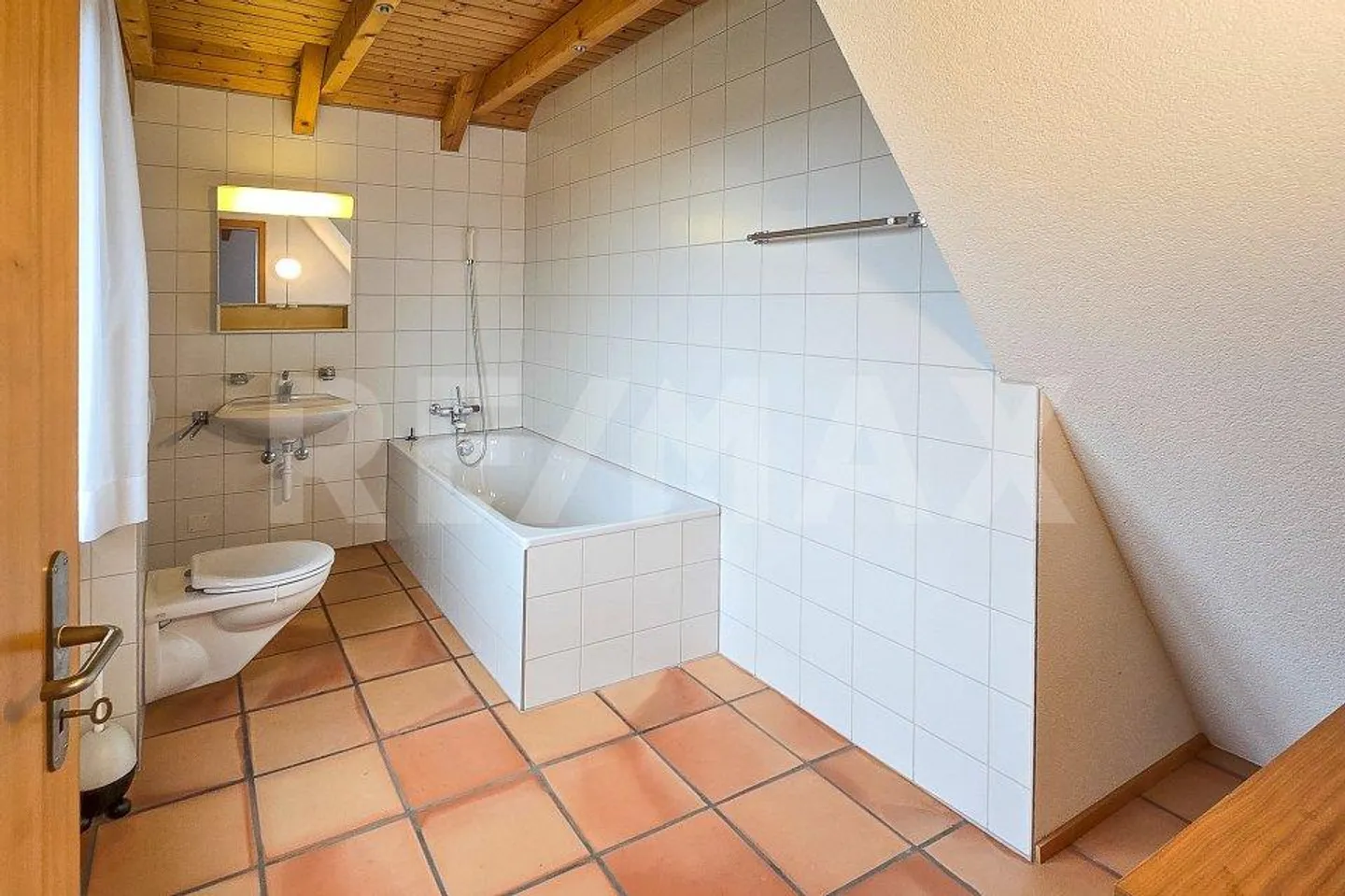 EFH - Spacieux, bien entretenu, emplacement calme et rapidement dans la ville de Liestal. - Photo 8 sur 8