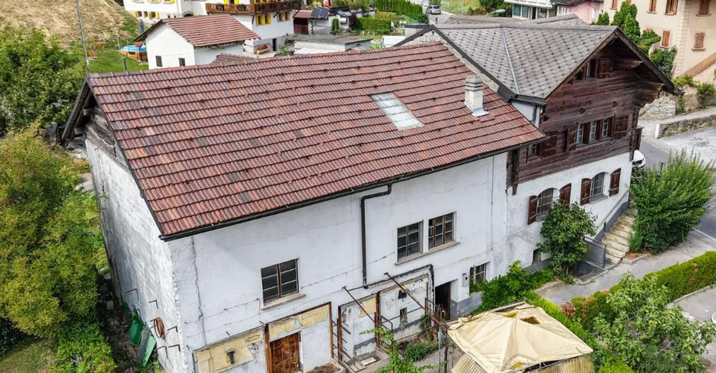 Affascinante casa di villaggio con potenziale - Foto 4 di 12