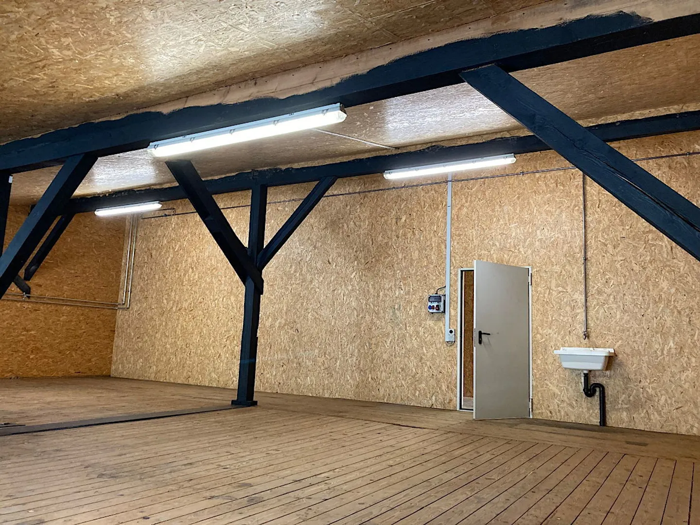 Charming Creative Space for Rent - Photo 2 of 4