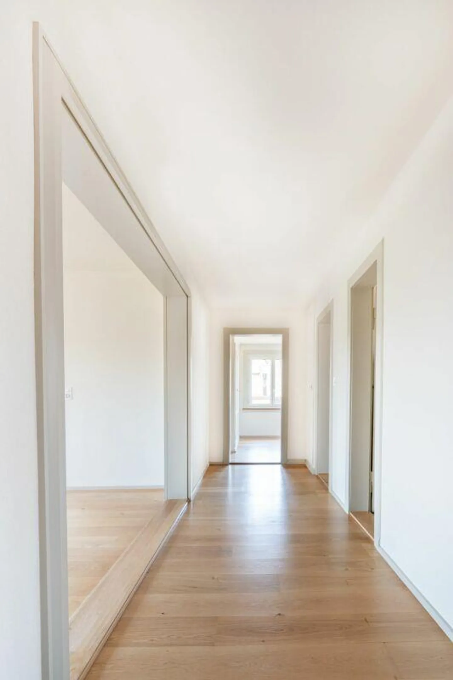 Appartamento affascinante con 4 stanze e balcone soleggiato in affitto - Foto 4 di 12