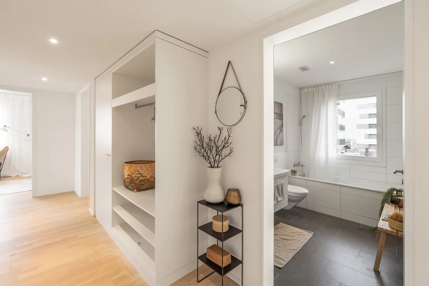 Appartement moderne spacieux de 3,5 pièces à Rothenburg avec vue - Photo 2 sur 7