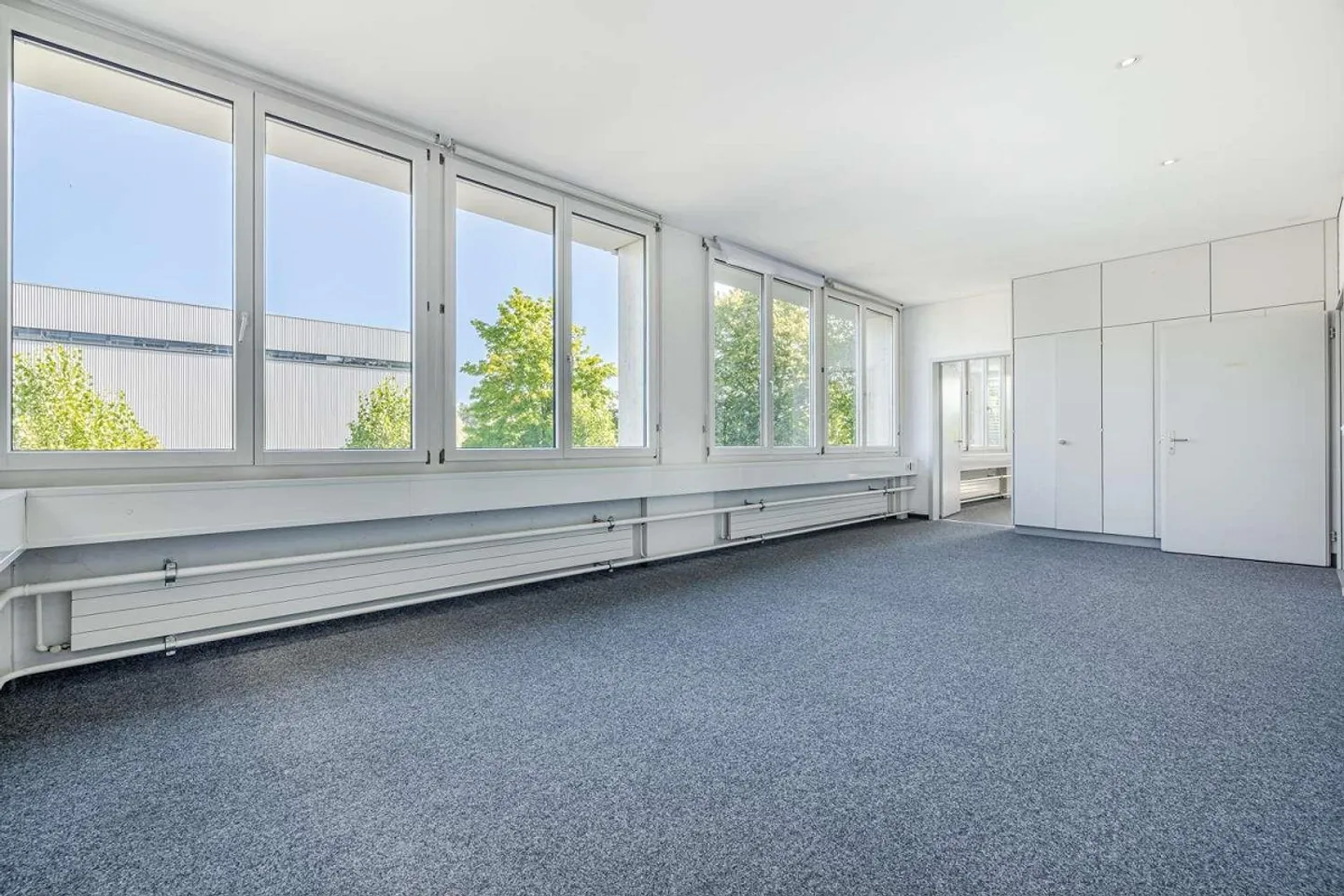Space for Ideas: 27 m² Office Space in the Heart of Winkeln, St. Gallen - Photo 3 of 9