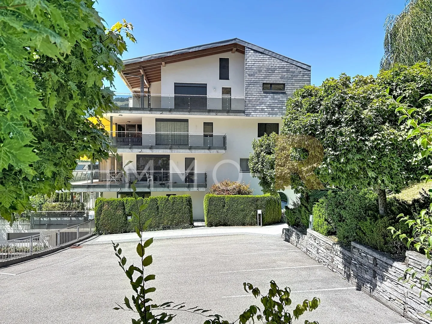 Appartement spacieux avec terrasse - Photo 1 sur 14