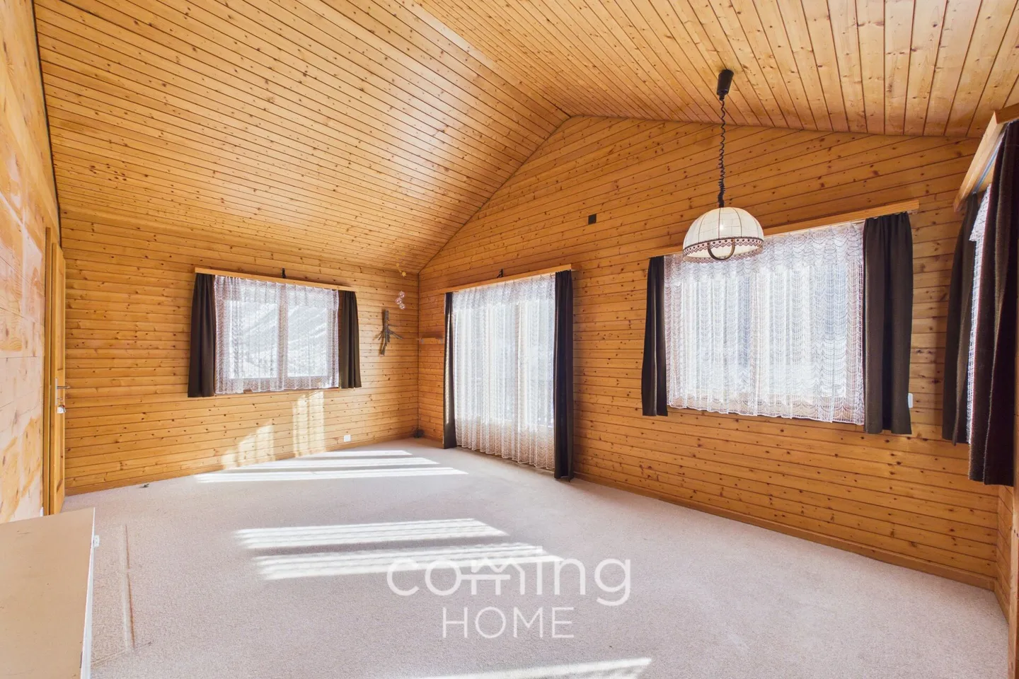 Charming Chalet with Mountain Views - Photo 6 of 33