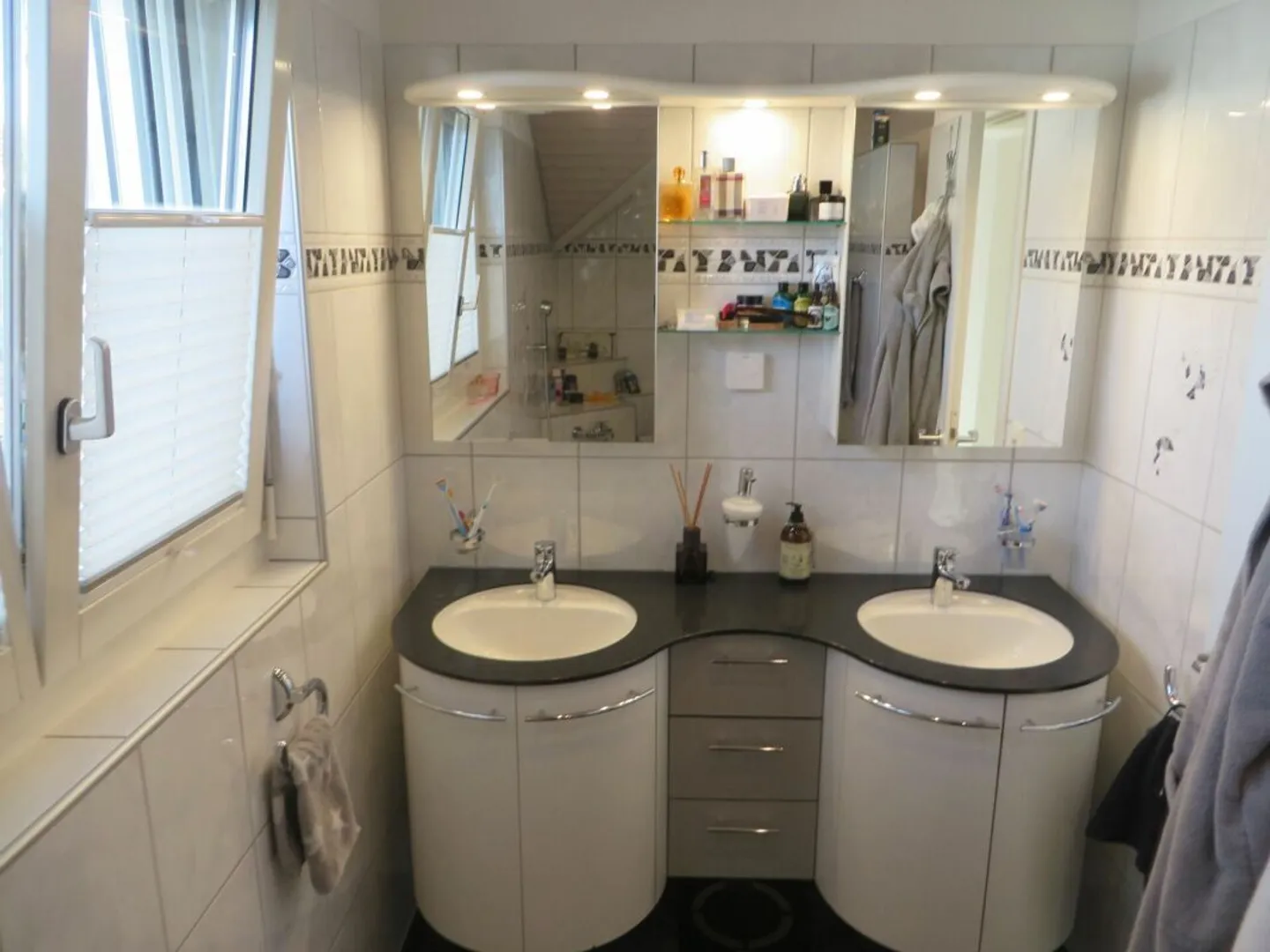 Maison jumelée bien entretenue dans un quartier résidentiel calme - Photo 11 sur 17