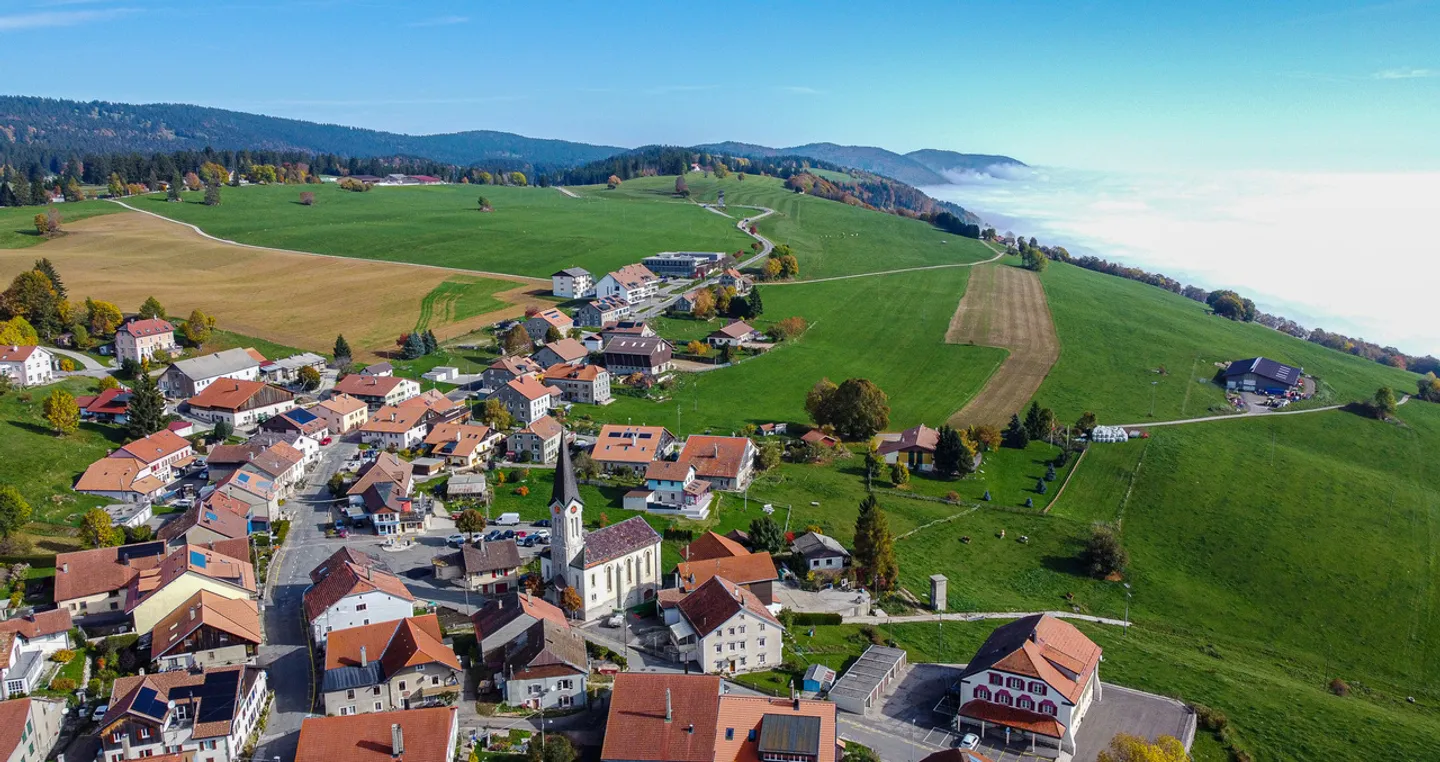 Semi-Detached House with Beautiful Hall, Garden and Terrace - Photo 15 of 18