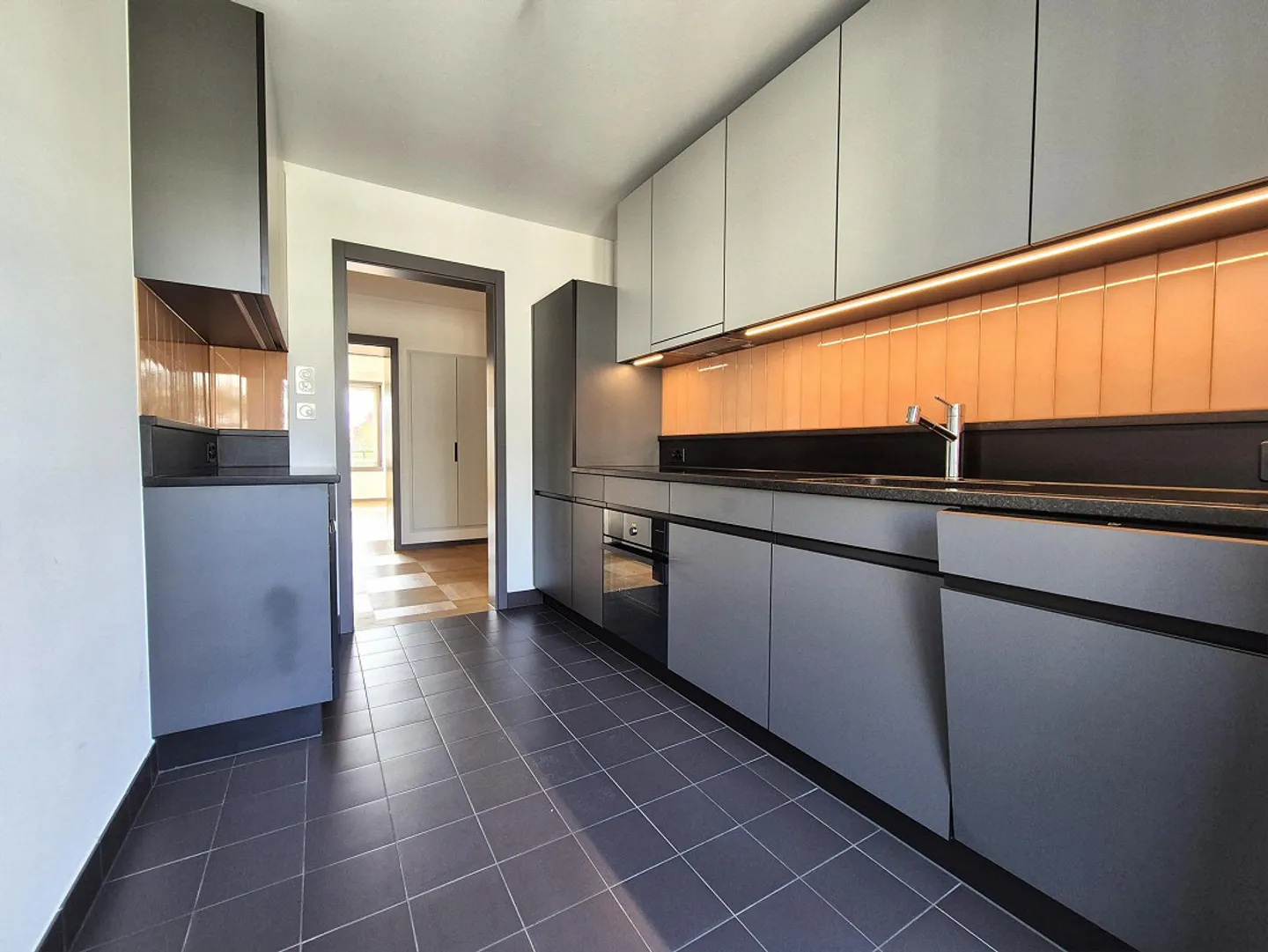 From Second Hand | Zurich District 7 | Completely Renovated 2020 - Photo 3 of 11