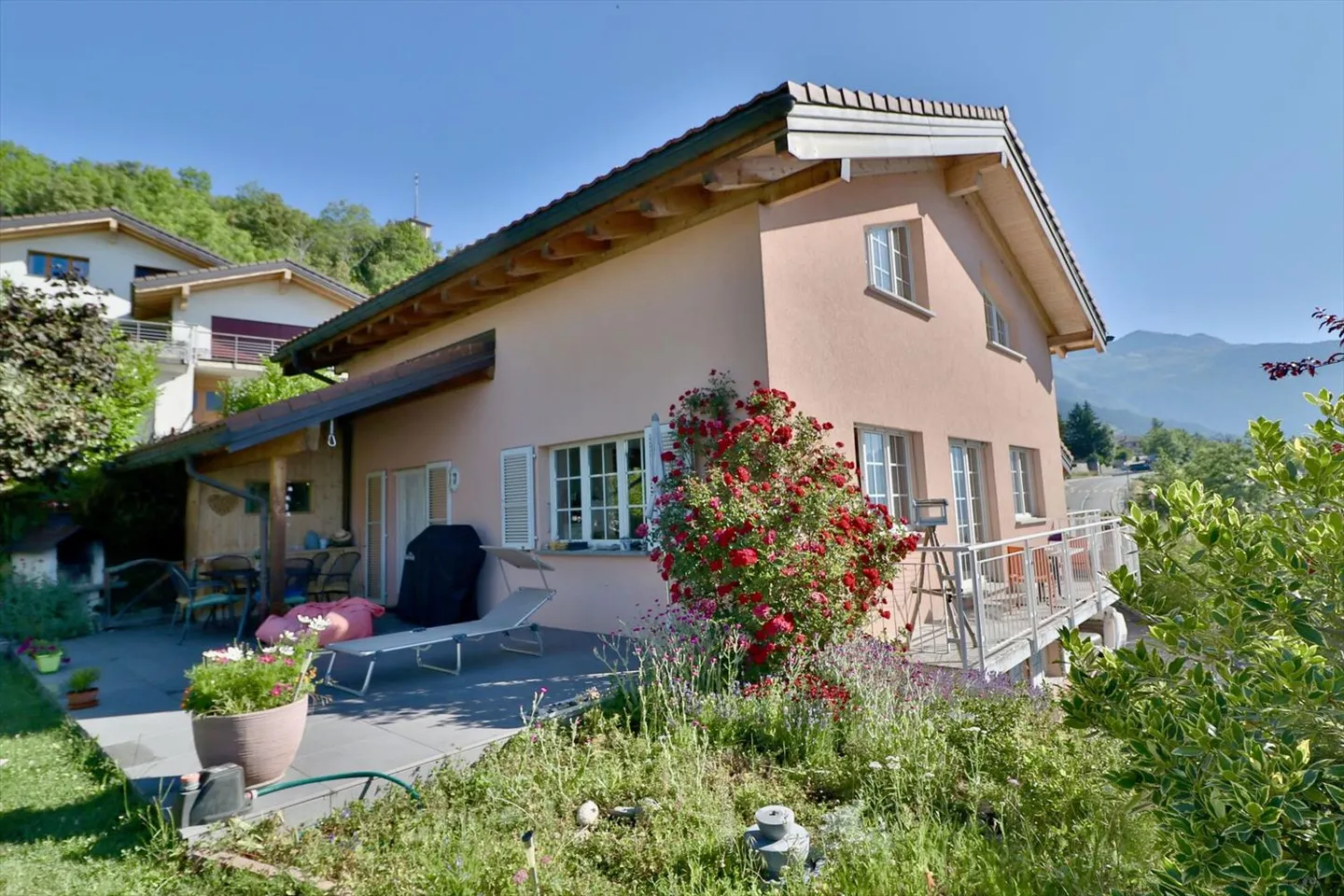 RIDUZIONE DEL PREZZO - Randogne - Bella villa indipendente di 6,5 locali con giardino e studio - Foto 2 di 13