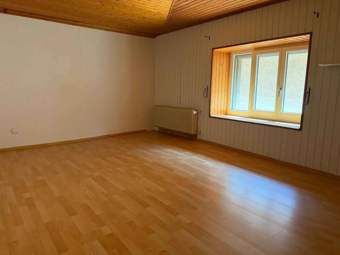 Charming terraced house with 4½ rooms, sauna, garages and parking spaces - Photo 5 of 10