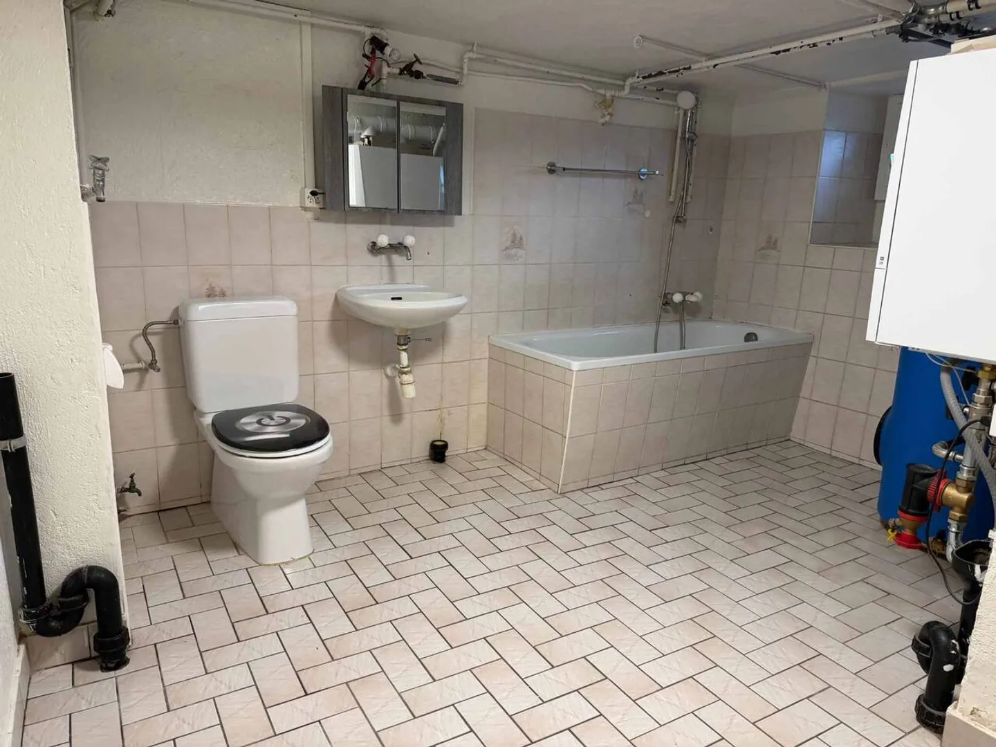 Charming terraced house with 4½ rooms, sauna, garages and parking spaces - Photo 4 of 10