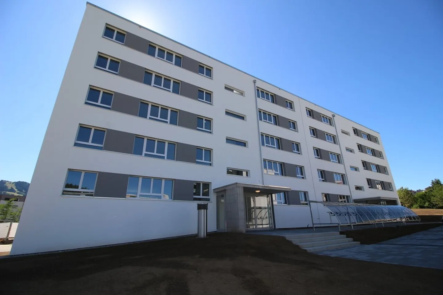 Charmant appartement 3.5 pièces - Photo 2 sur 2