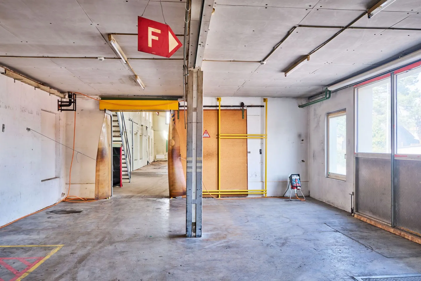 Commercial and storage building GB1 - Photo 5 of 12