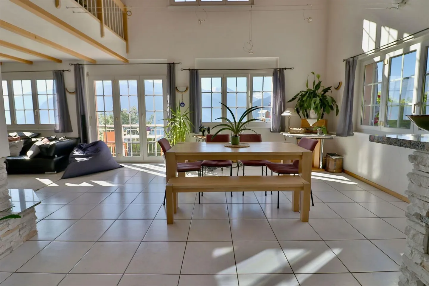 RIDUZIONE DEL PREZZO - Randogne - Bella villa indipendente di 6,5 locali con giardino e studio - Foto 5 di 13