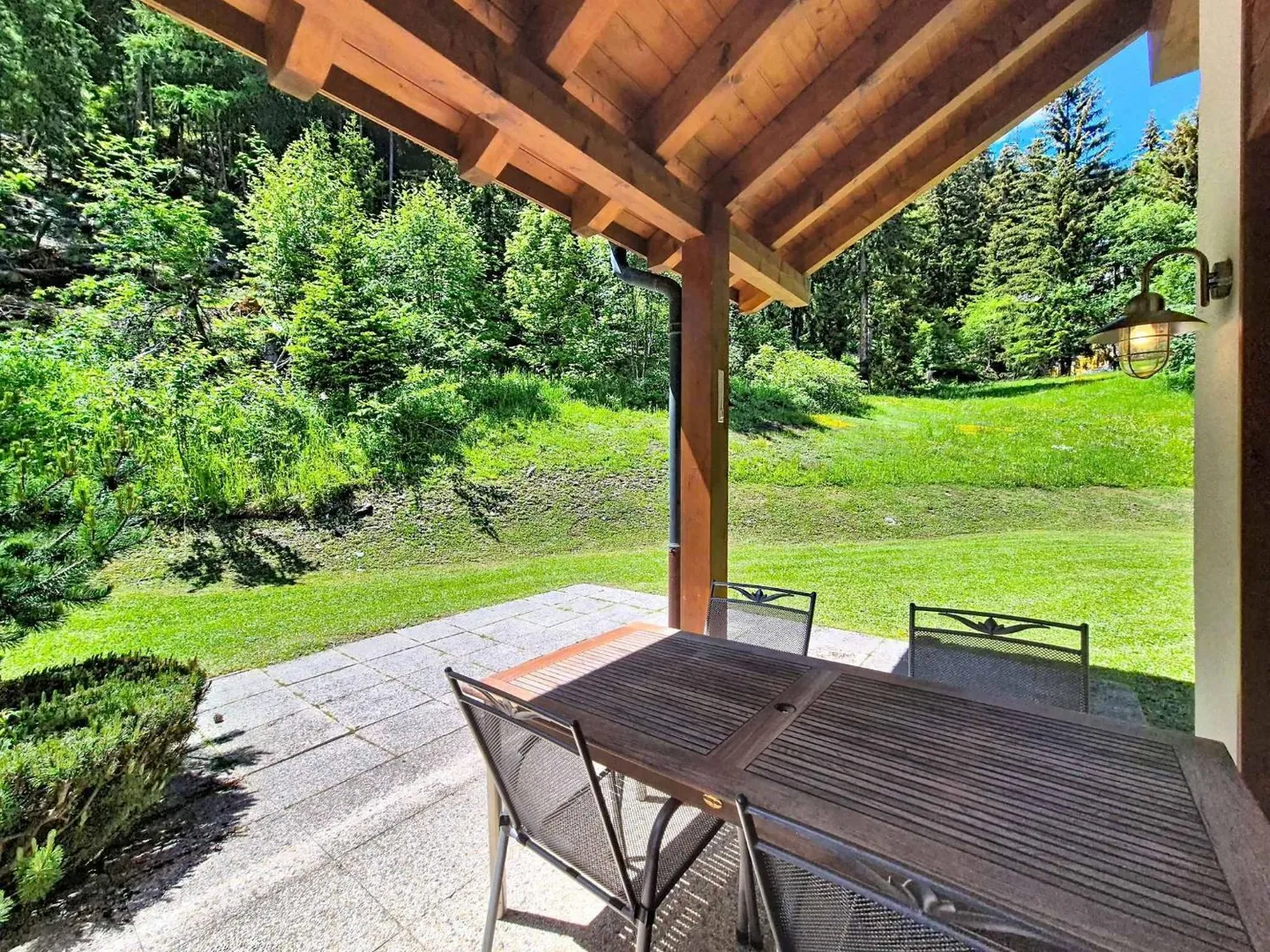EXCLUSIVITY CHARMING 4.5 ROOM APARTMENT TWO STEPS FROM THE CABLE CAR - Photo 2 of 9