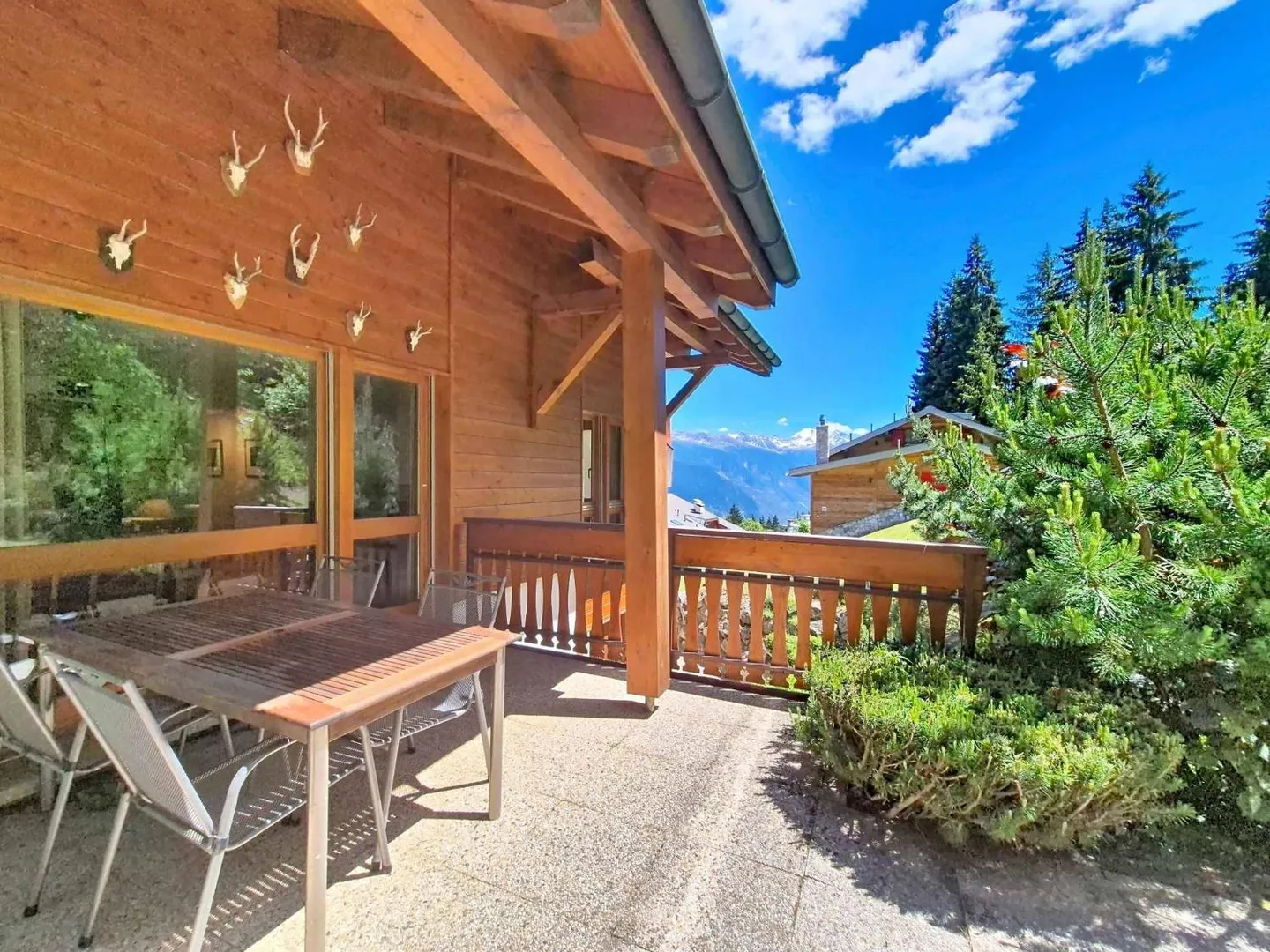 EXCLUSIVITY CHARMING 4.5 ROOM APARTMENT TWO STEPS FROM THE CABLE CAR - Photo 5 of 9