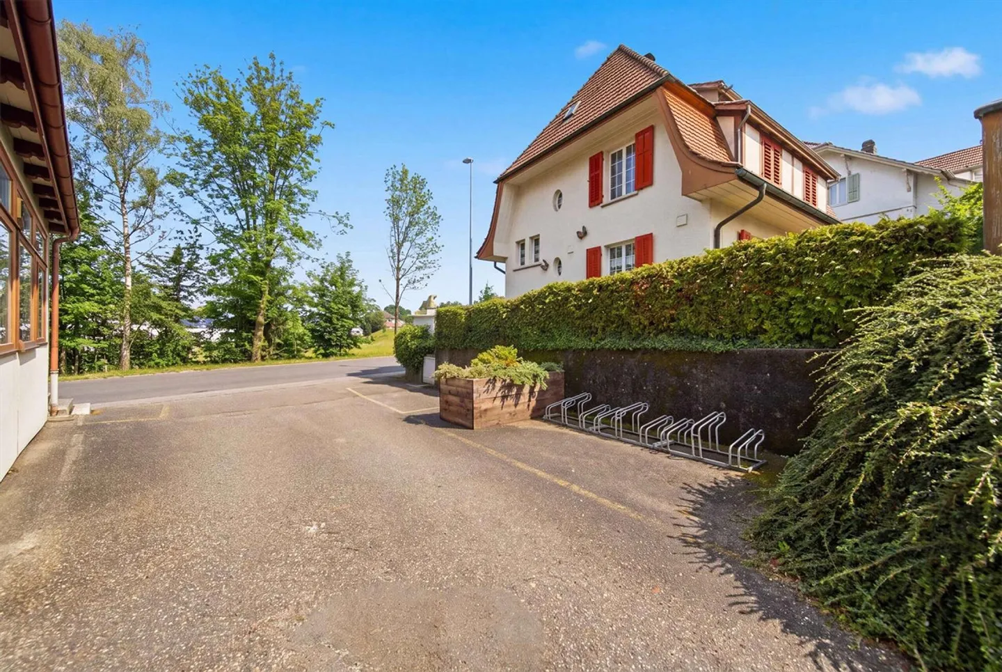 FULLY RENTED MULTI-FAMILY HOUSE IN HUTTWIL - Photo 4 of 5