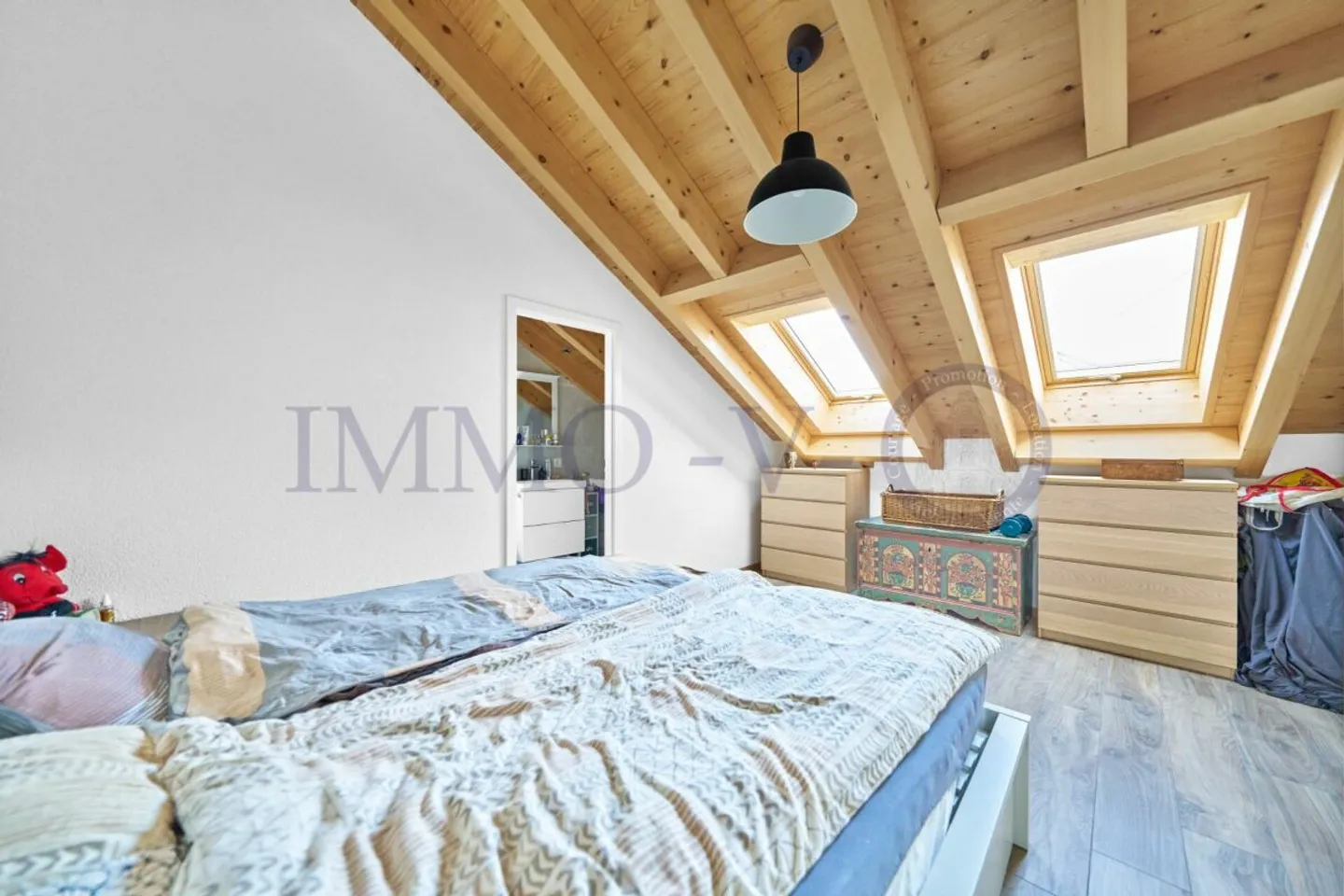 GERÄUMIGE HOCHWERTIGE WOHNUNG MIT BALKON-LOGGIA - Foto 5 von 8