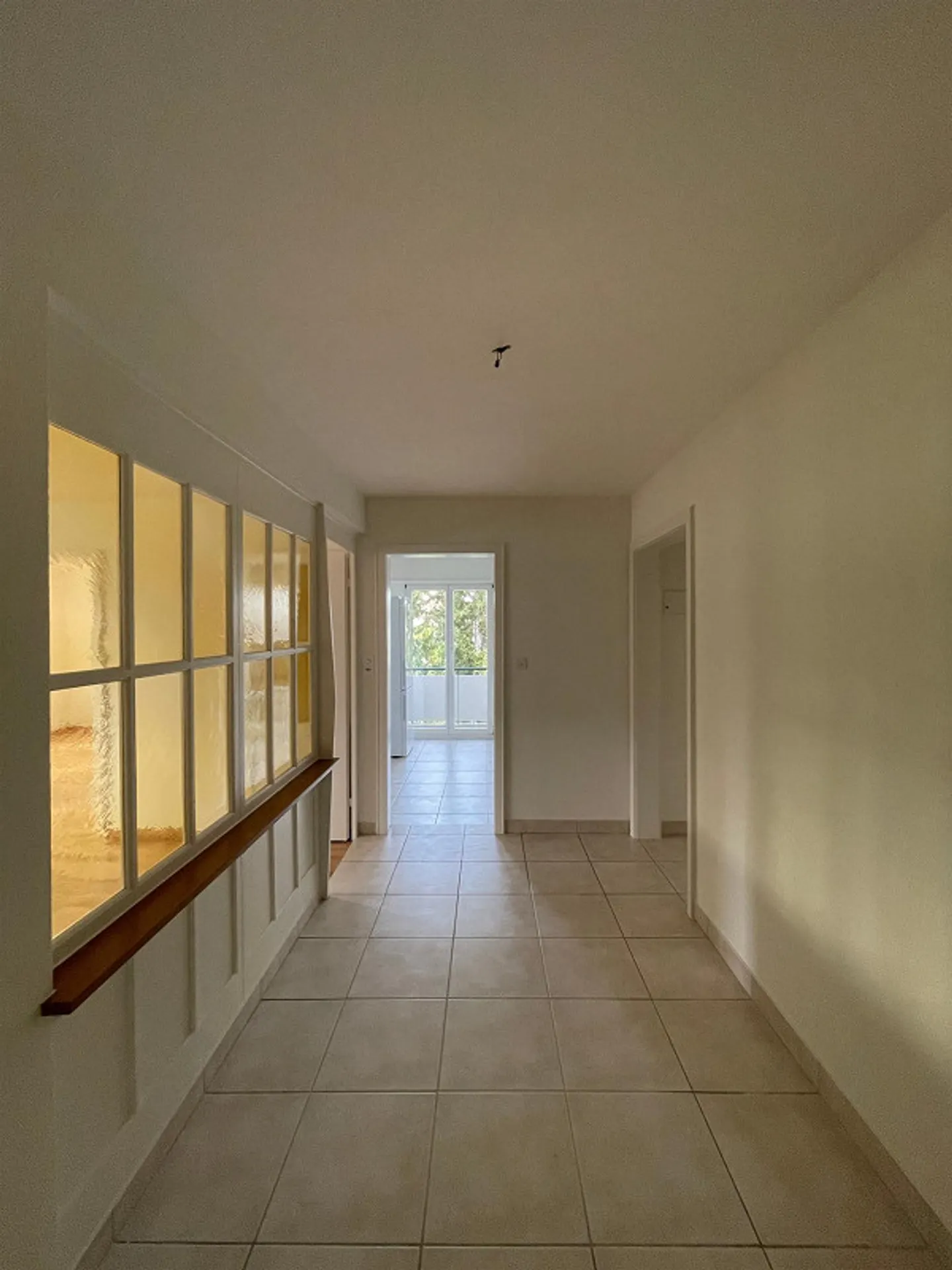 Bright 3-room apartment with balcony in Münchenstein available immediately - Photo 3 of 13