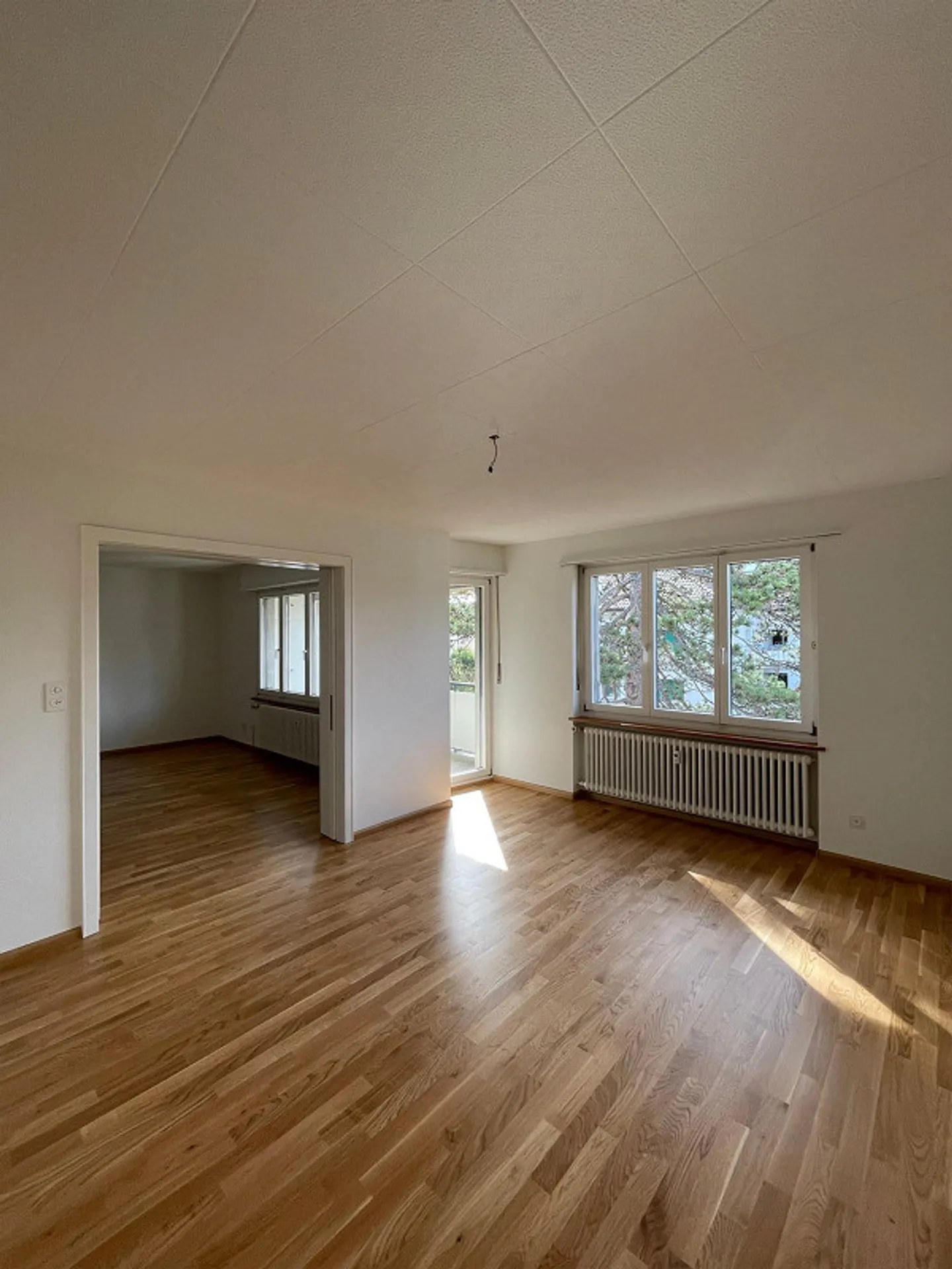 Bright 3-room apartment with balcony in Münchenstein available immediately - Photo 7 of 13