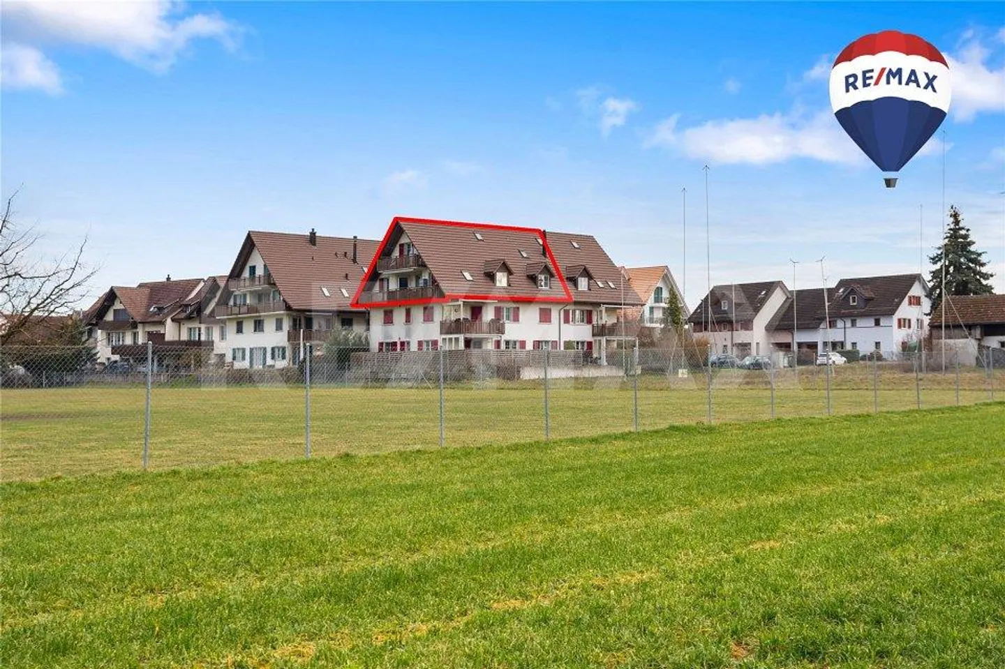 Bright 5.5-room maisonette apartment with two balconies and unobstructed views - Photo 1 of 10