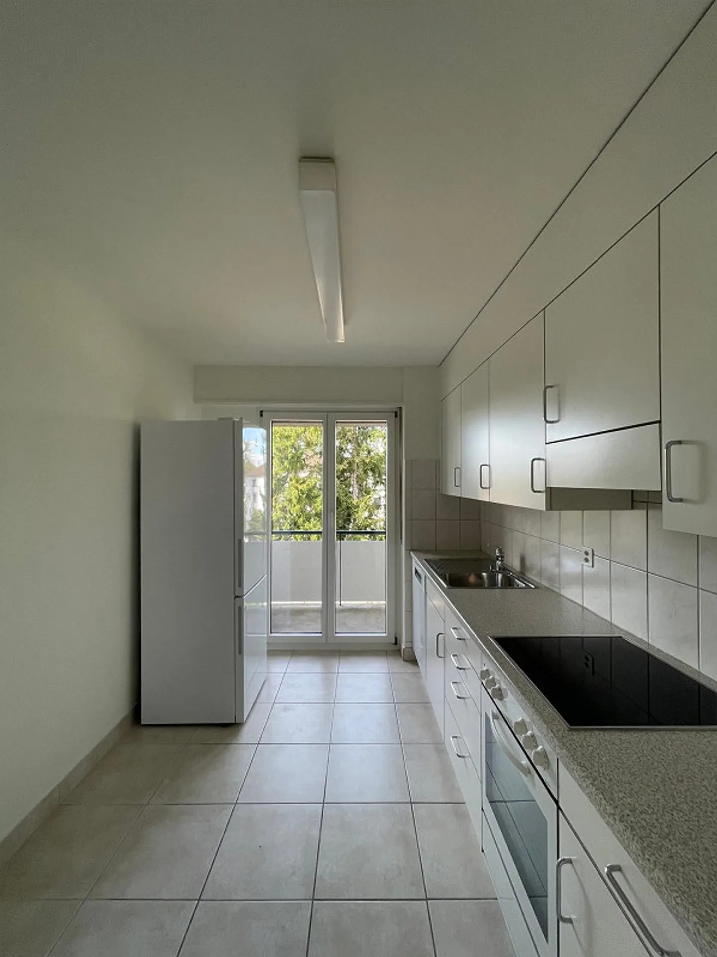 Bright 3-room apartment with balcony in Münchenstein available immediately - Photo 12 of 13