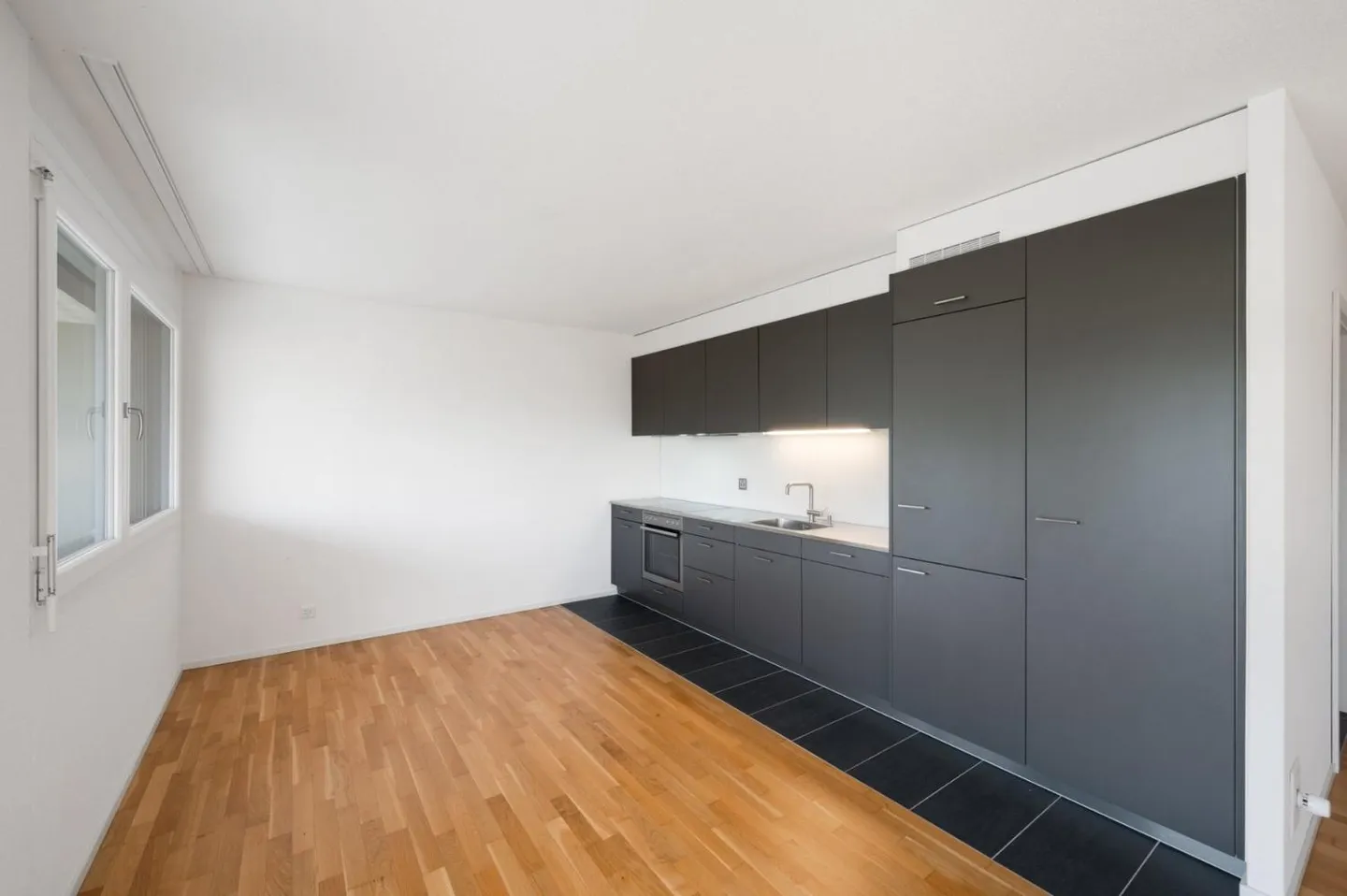 3.5 Room Apartment - Photo 3 of 18