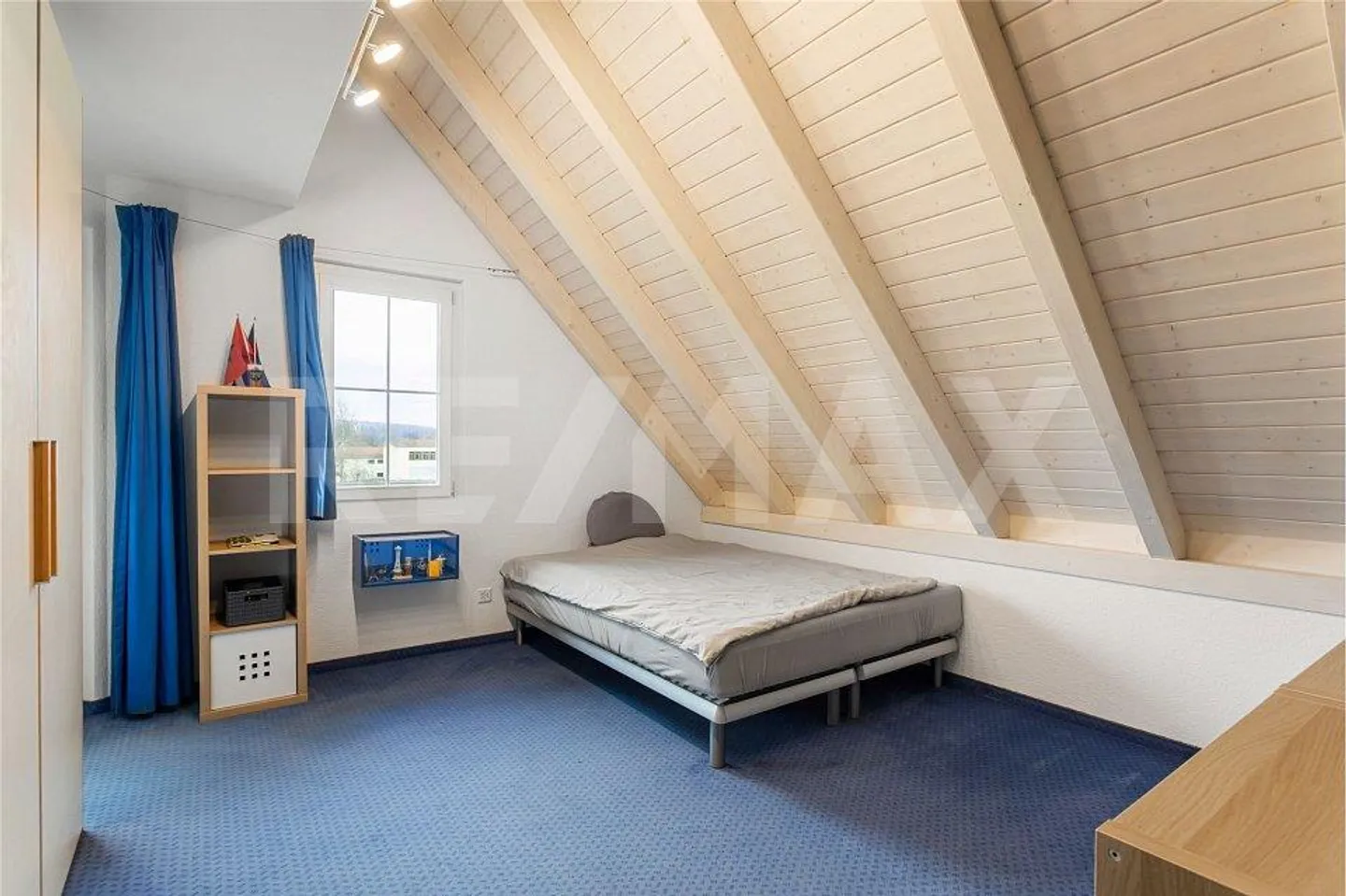 Bright 5.5-room maisonette apartment with two balconies and unobstructed views - Photo 9 of 10