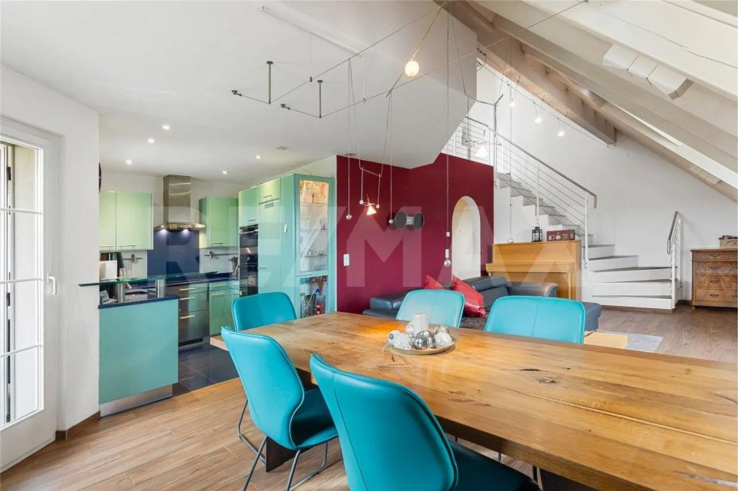 Bright 5.5-room maisonette apartment with two balconies and unobstructed views - Photo 7 of 10