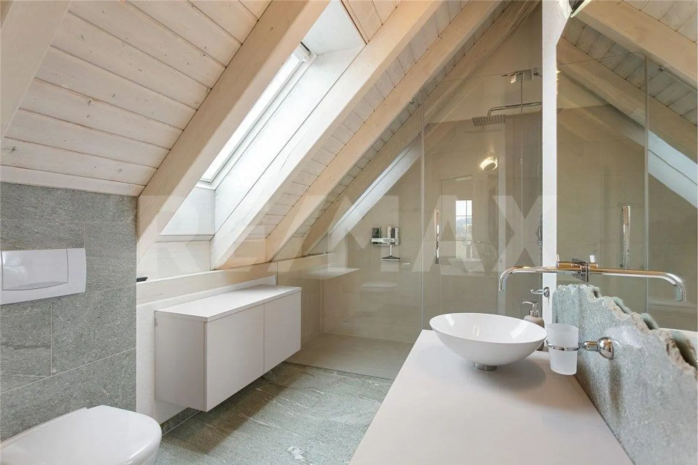 Bright 5.5-room maisonette apartment with two balconies and unobstructed views - Photo 10 of 10