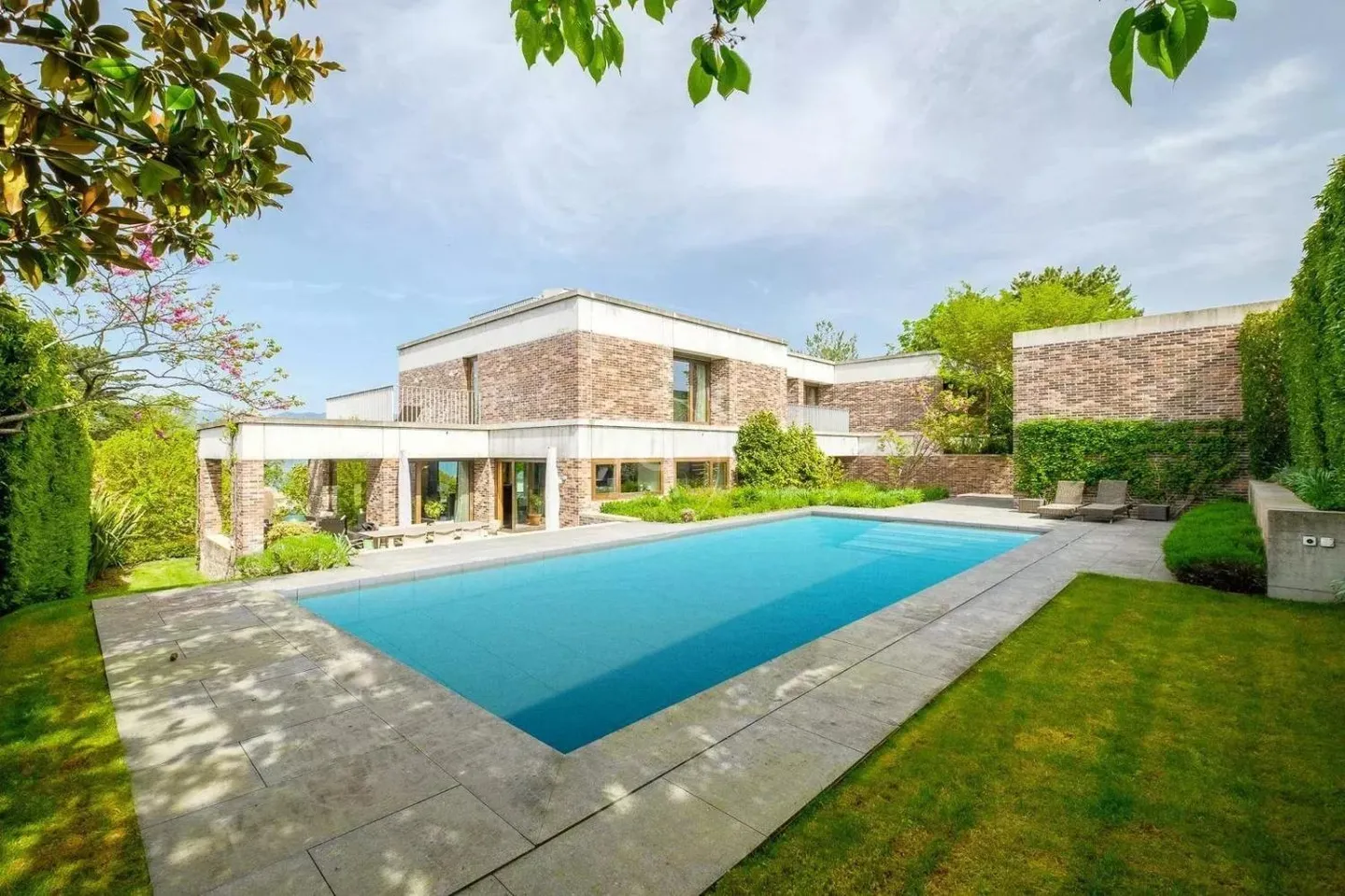 Villa unique conçue par un architecte, vue sur le lac, spa, piscine, Rive Gauche - Photo 1 sur 13
