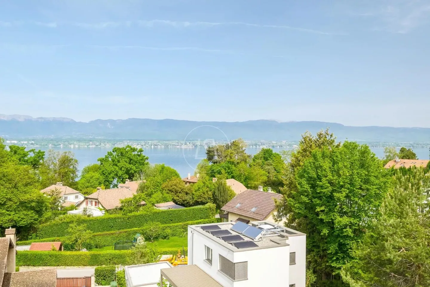 Villa unique conçue par un architecte, vue sur le lac, spa, piscine, Rive Gauche - Photo 2 sur 13