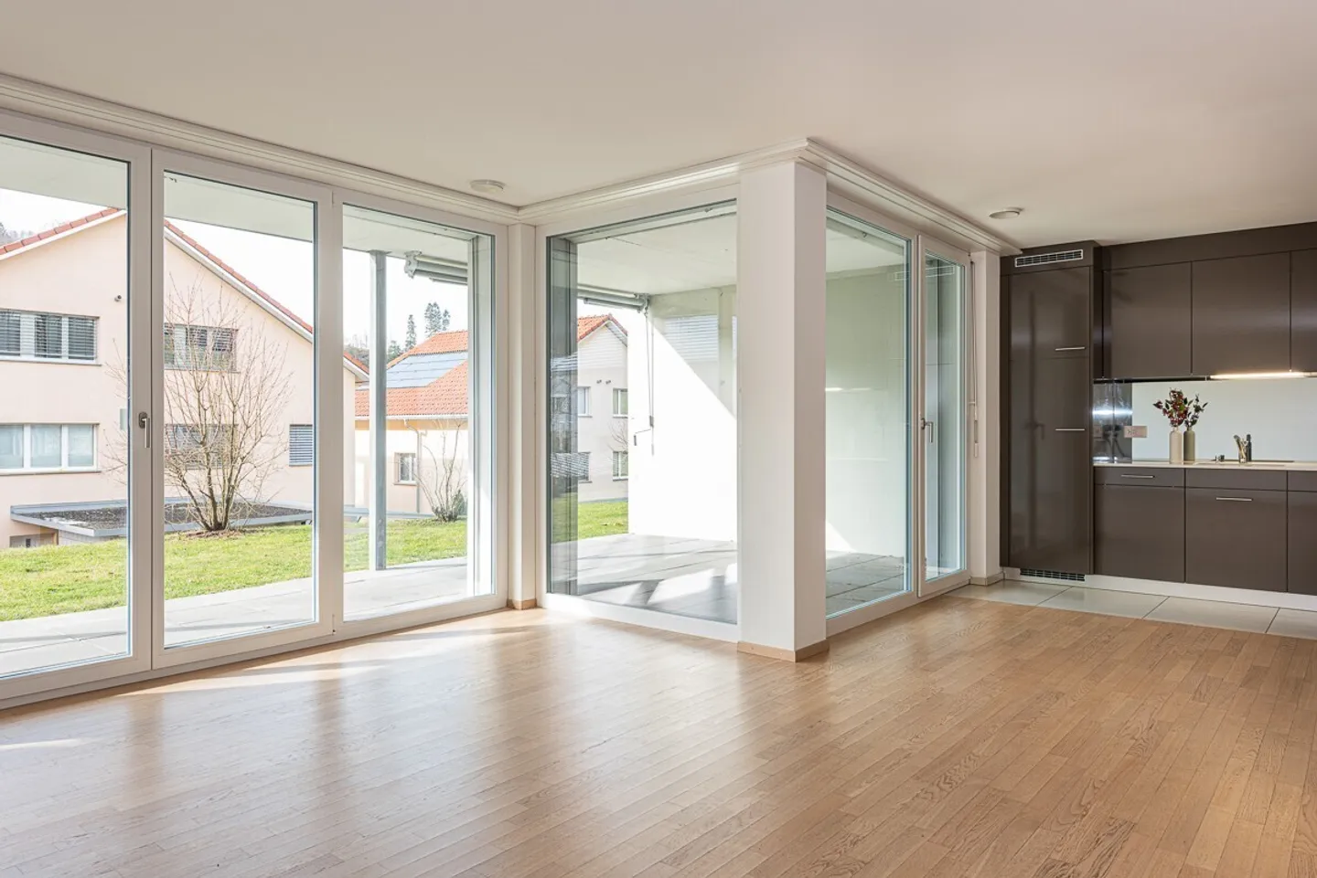 Appartement ensoleillé! - Photo 2 sur 11